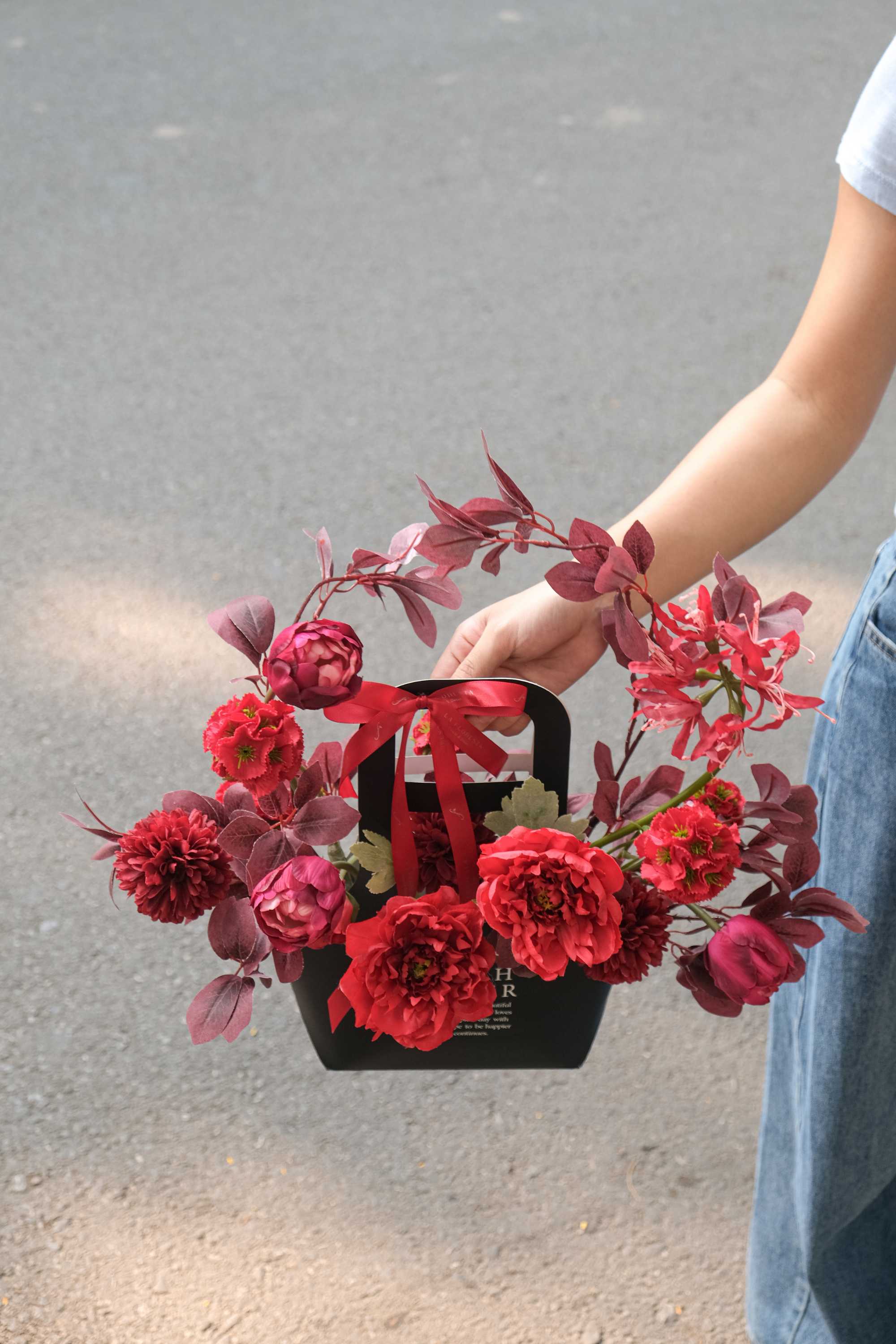 Lẵng hoa tặng valentine tone đỏ