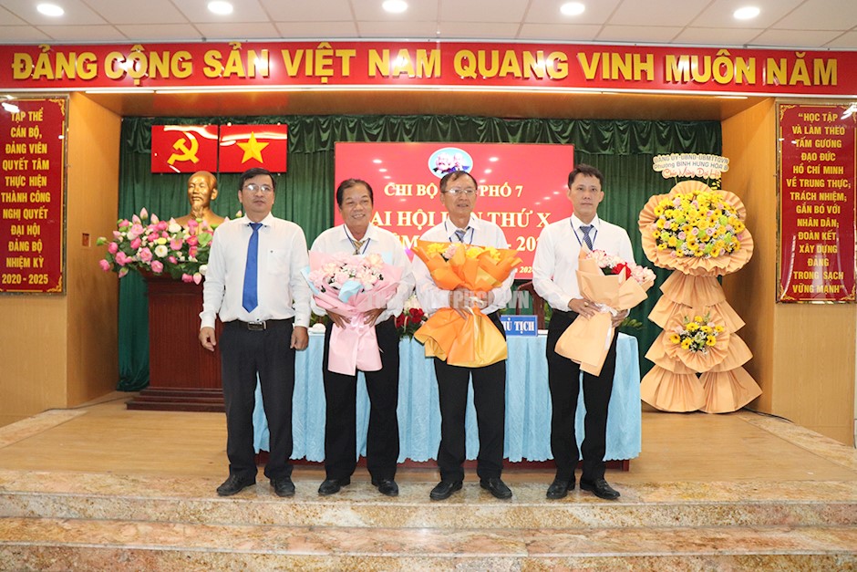 Ý nghĩa tặng hoa chúc mừng đại hội