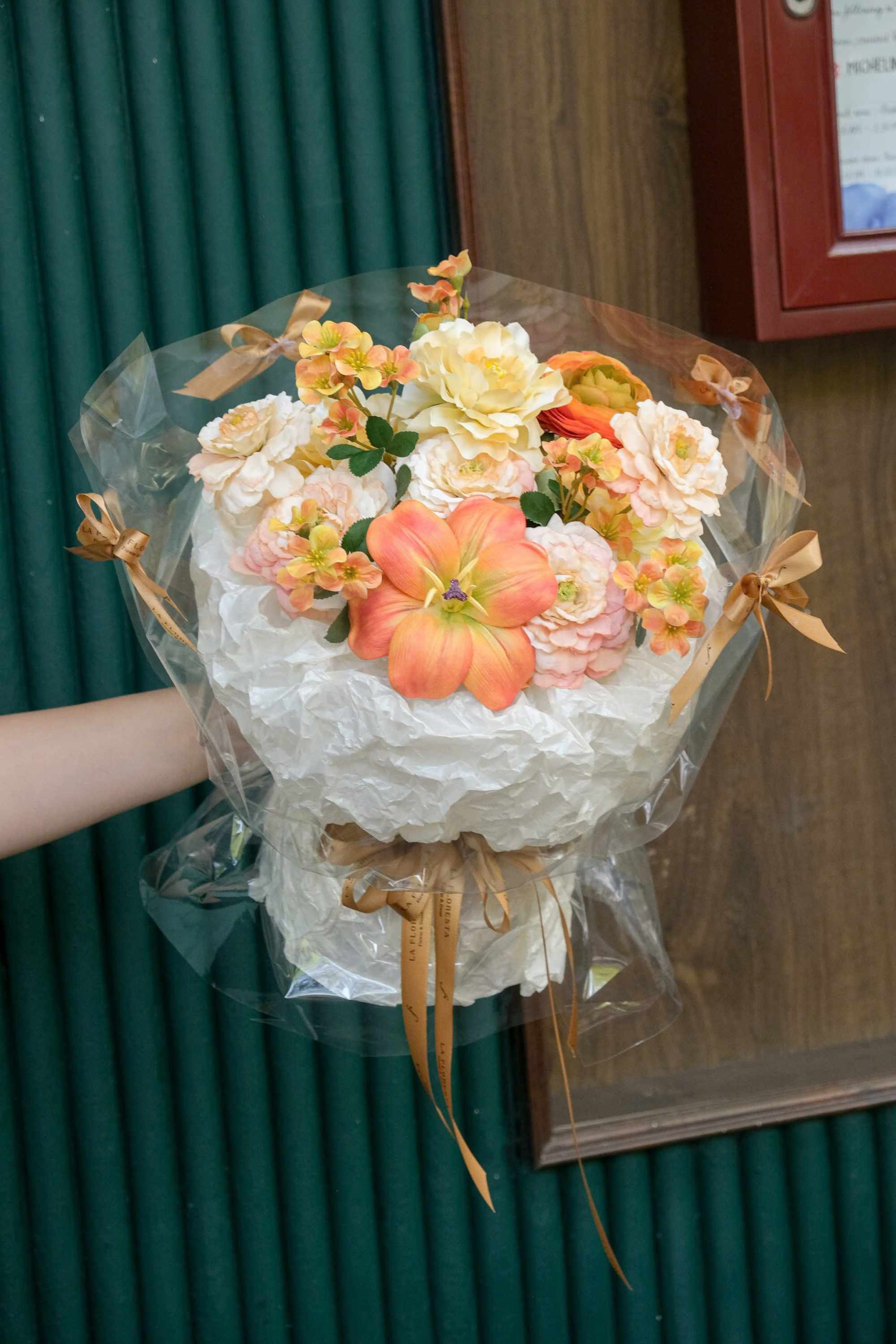 Bó hoa quà tặng mix mẫu đơn mao lương tulip tone vàng cam