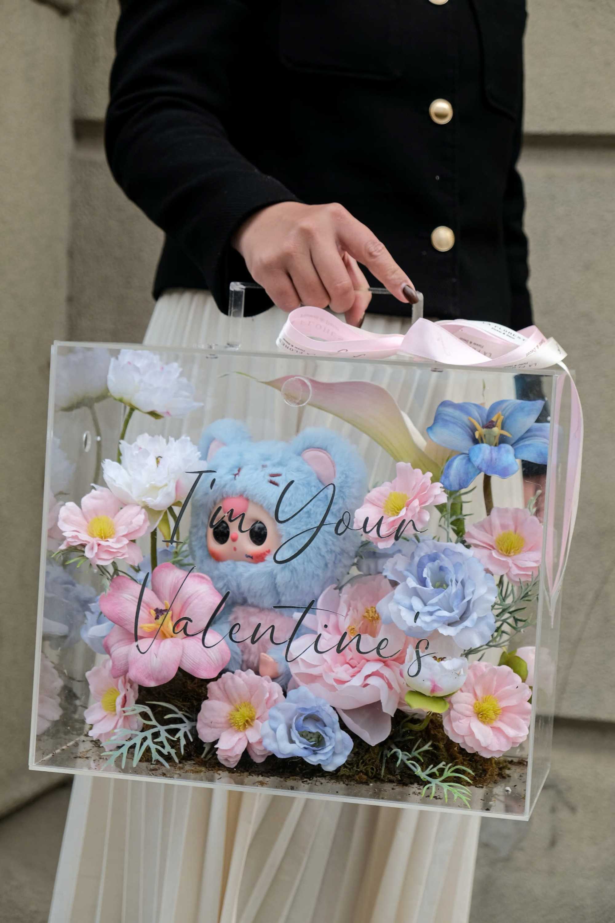 Vali hoa quà tặng baby three mix mẫu đơn tulip tone xanh dương hồng