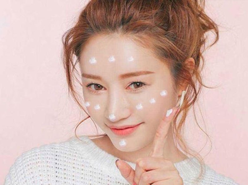 Thời gian hợp lý giữa các bước skincare ban ngày là bao lâu?