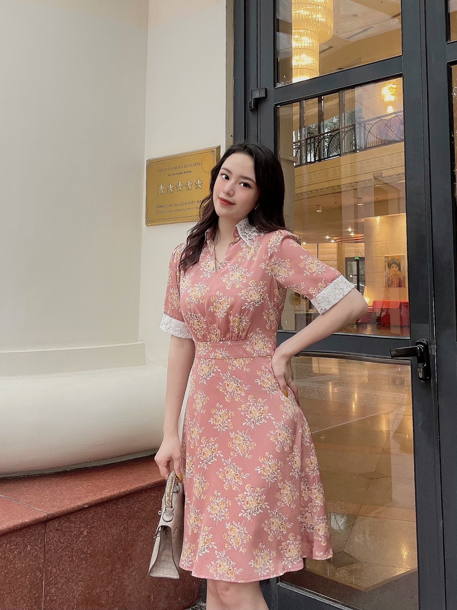 váy hoa lụa cổ Đức