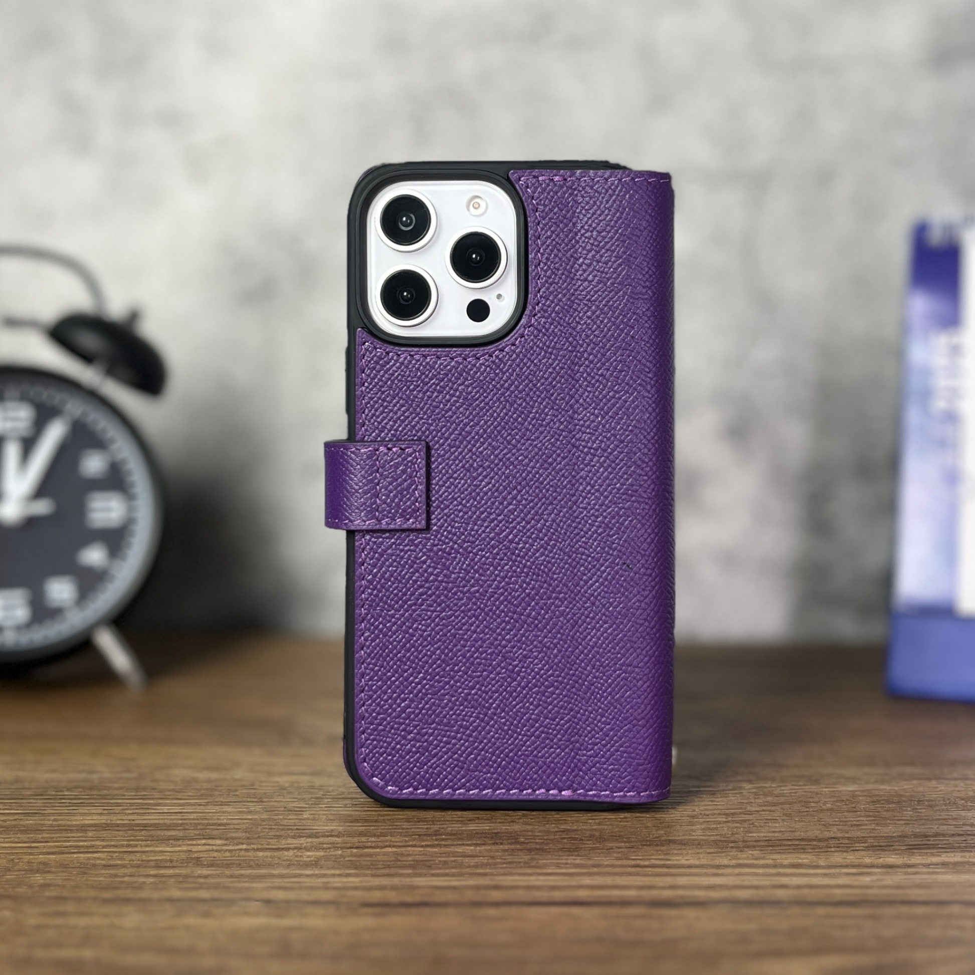 Bao da Flip Cover da Epsom thiết kế ngăn thẻ, ngăn tiền ngang và dây đeo