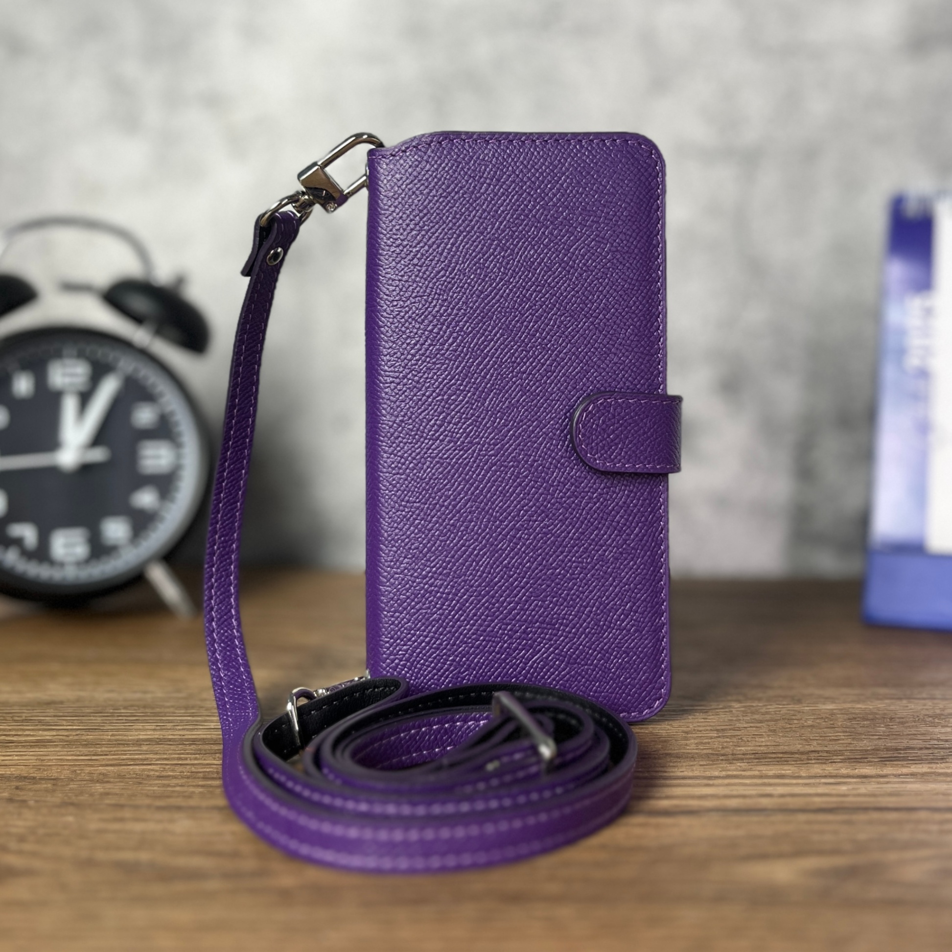 Bao da Flip Cover da Epsom thiết kế ngăn thẻ, ngăn tiền ngang và dây đeo