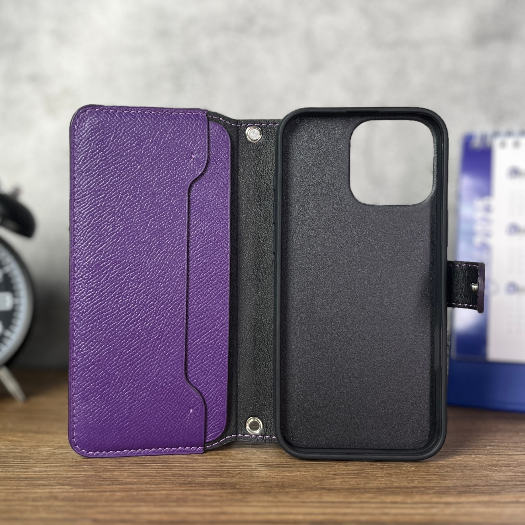 Bao da Flip Cover da Epsom thiết kế ngăn thẻ, ngăn tiền ngang và dây đeo