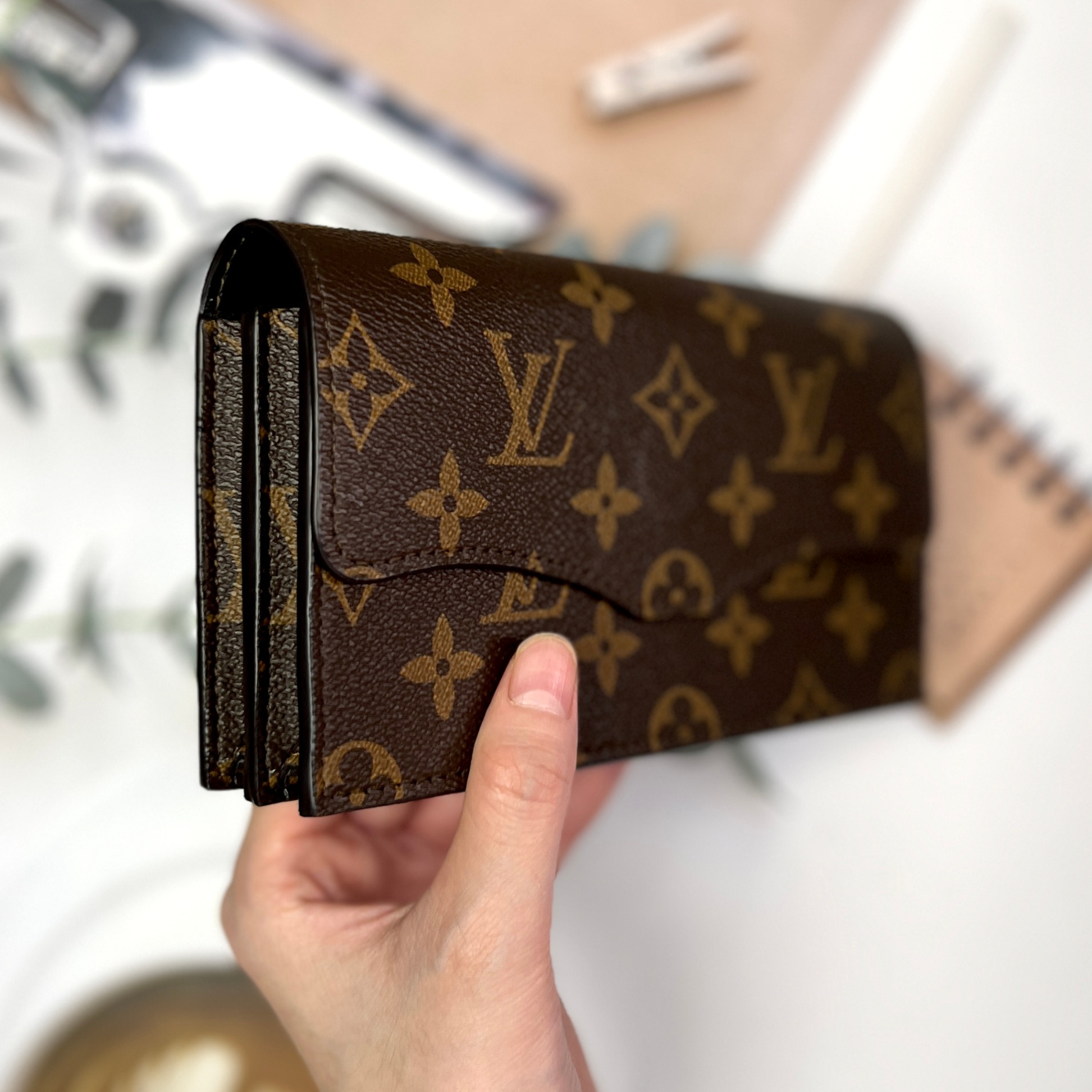 Bao da đựng điện thoại 2 ngăn da LV