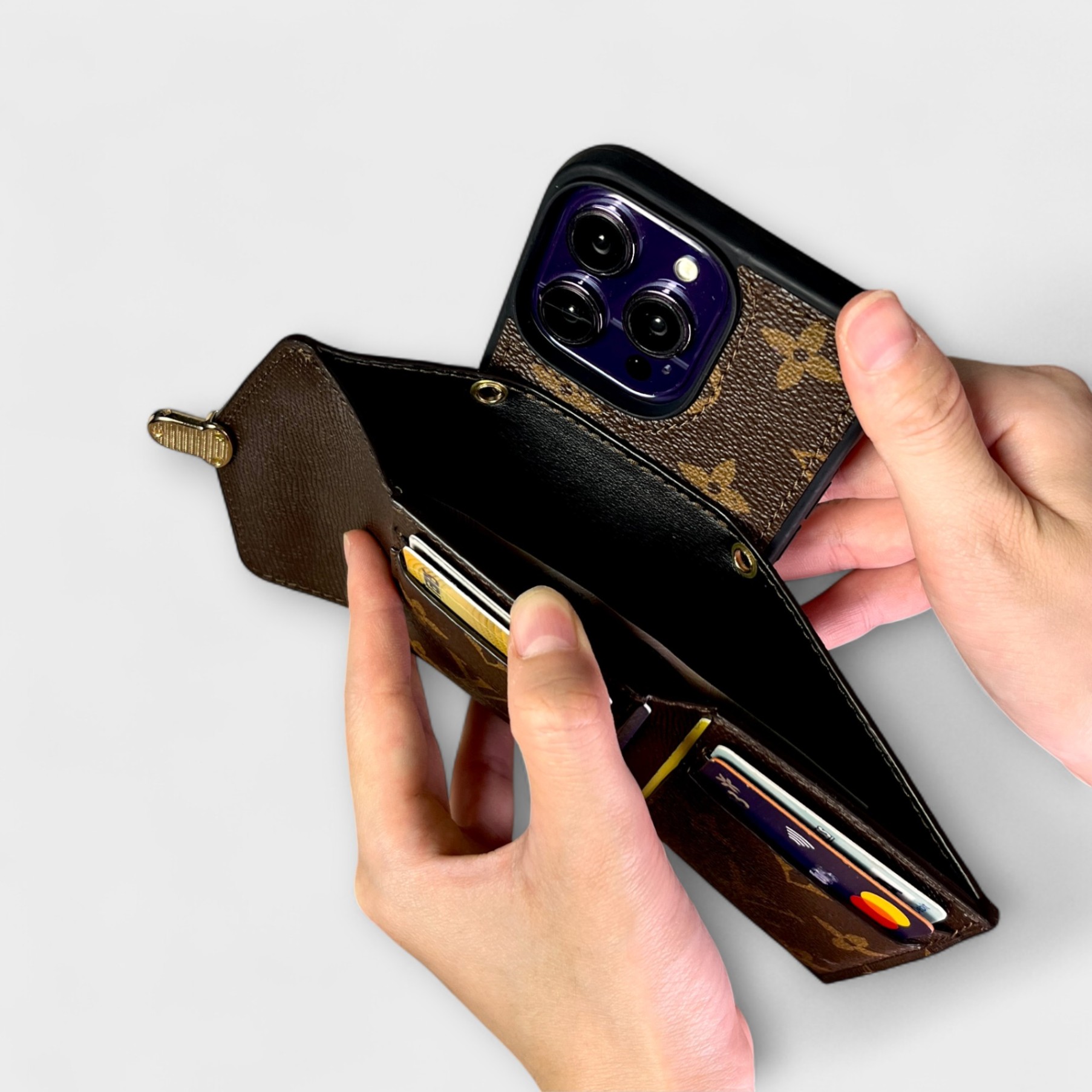 Ốp da thủ công ngăn ví khoá sập Noir Classic kèm dây đeo LV