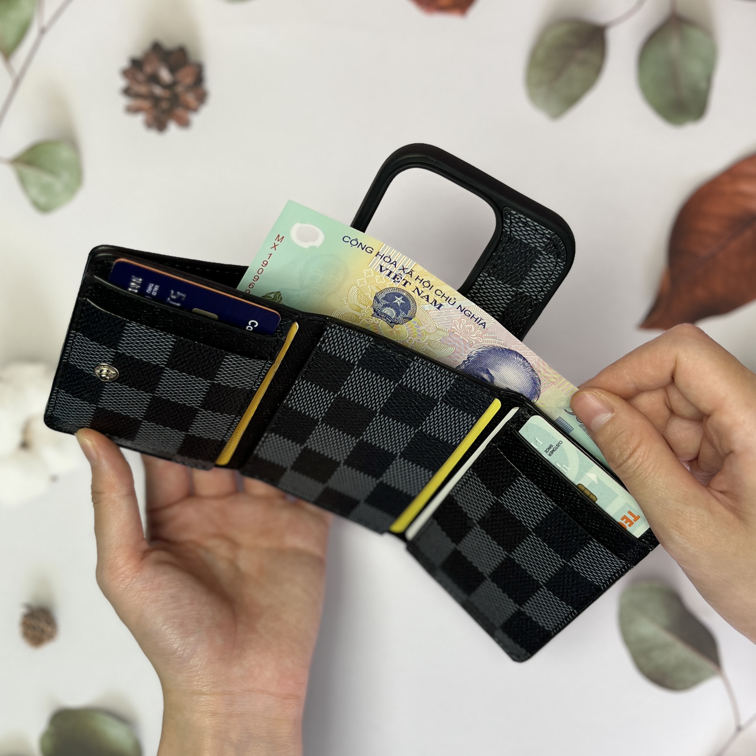 Ốp da thủ công Xavia kèm ví gập ba kèm dây đeo - LV