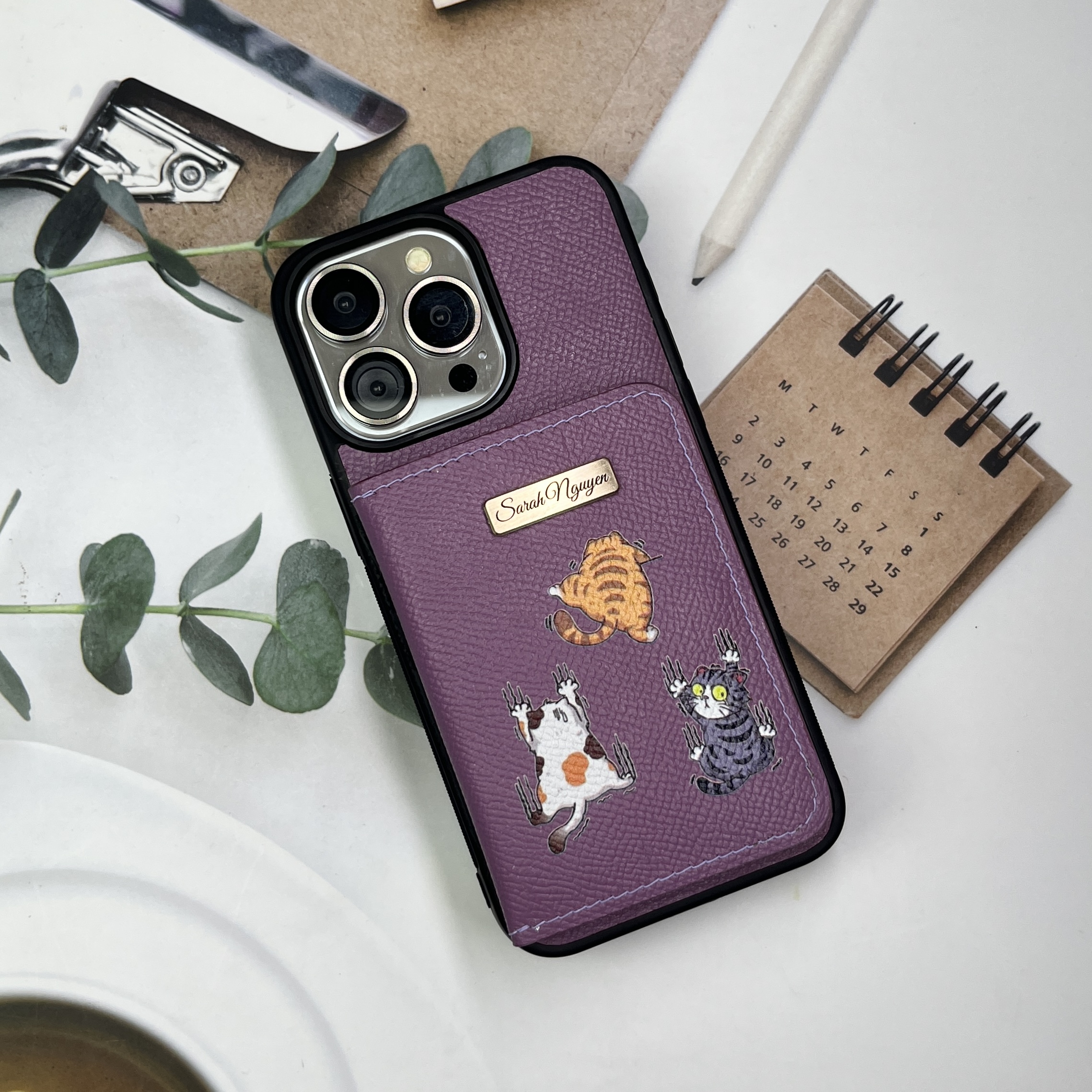 Ốp da thủ công viền đen Epsom kèm ví mini in hình theo yêu cầu