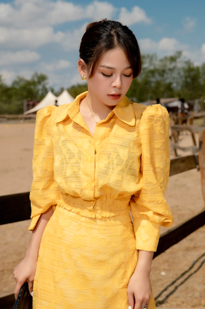 20/V085/01 VÁY VOAN XÒE, HỞ VAI, HOA VÀNG Zen Fashion