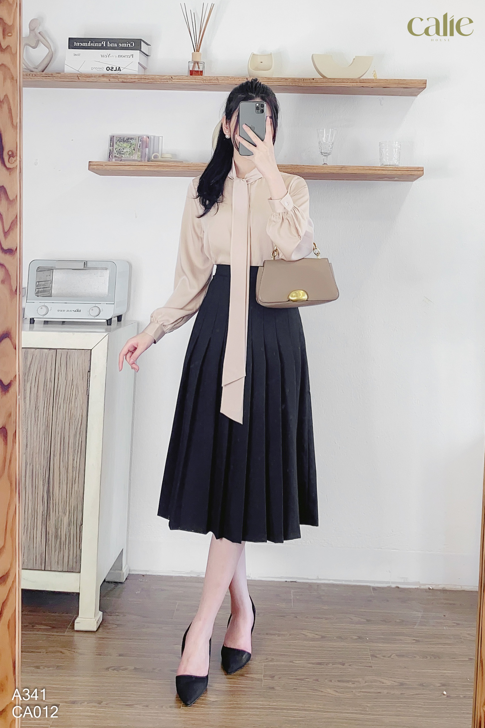 Chân váy xếp ly dáng dài thanh lịch