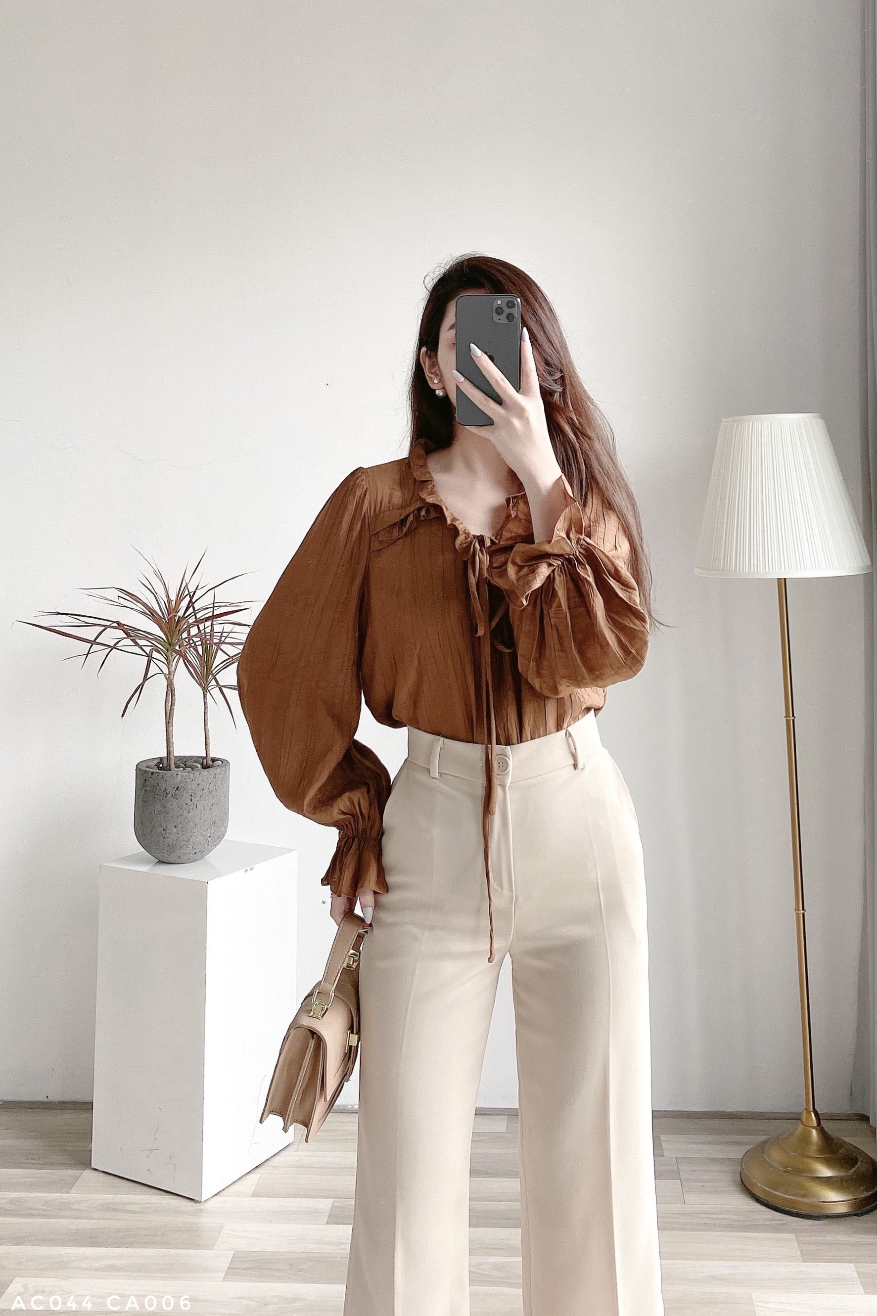Áo sơ mi cổ bèo cách điệu