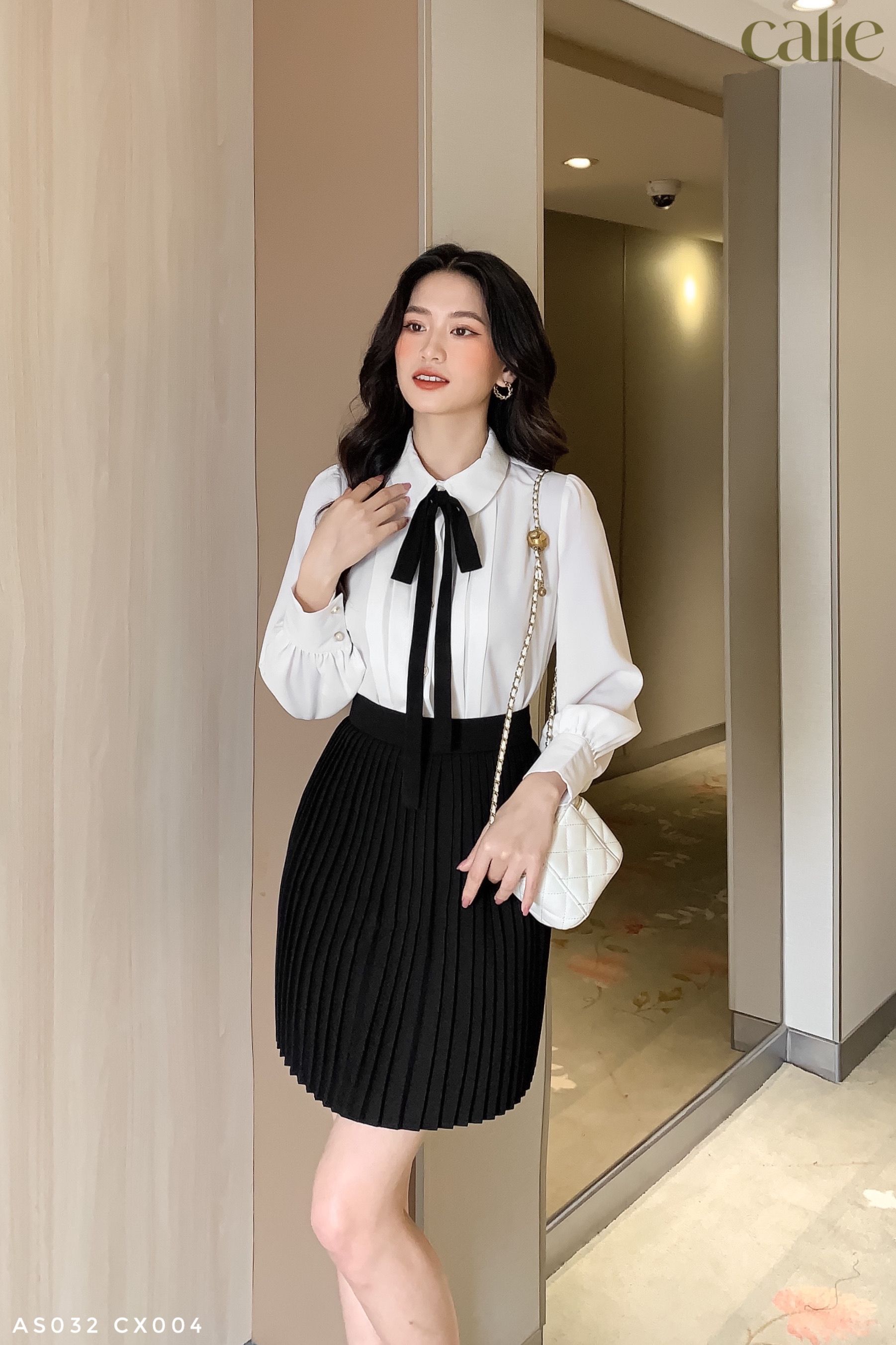 Chân váy xếp ly dáng ngắn trẻ trung