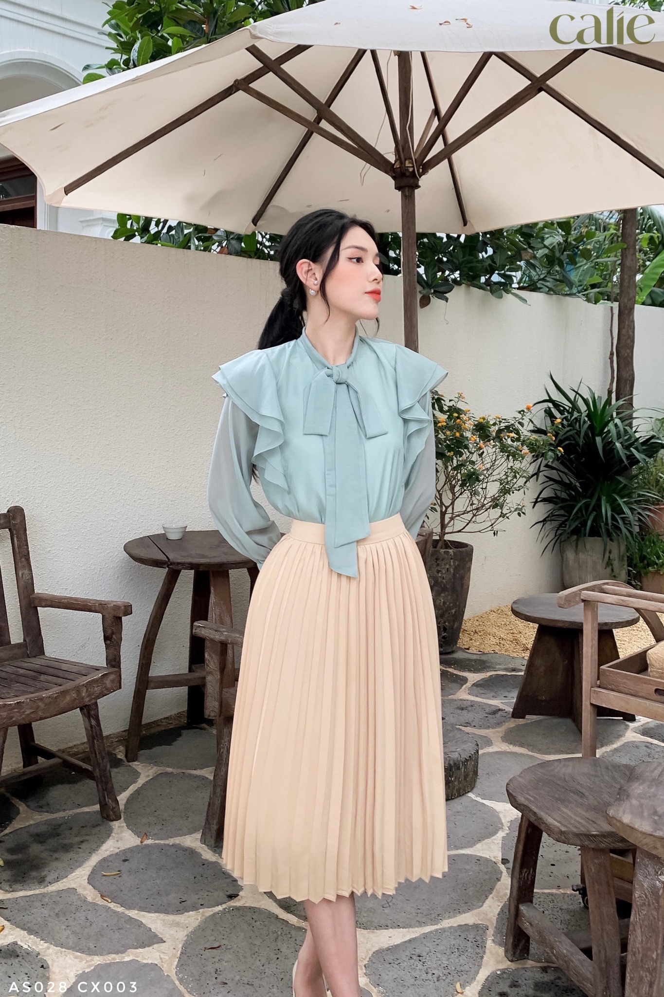 Chân váy xòe xếp ly thanh lịch