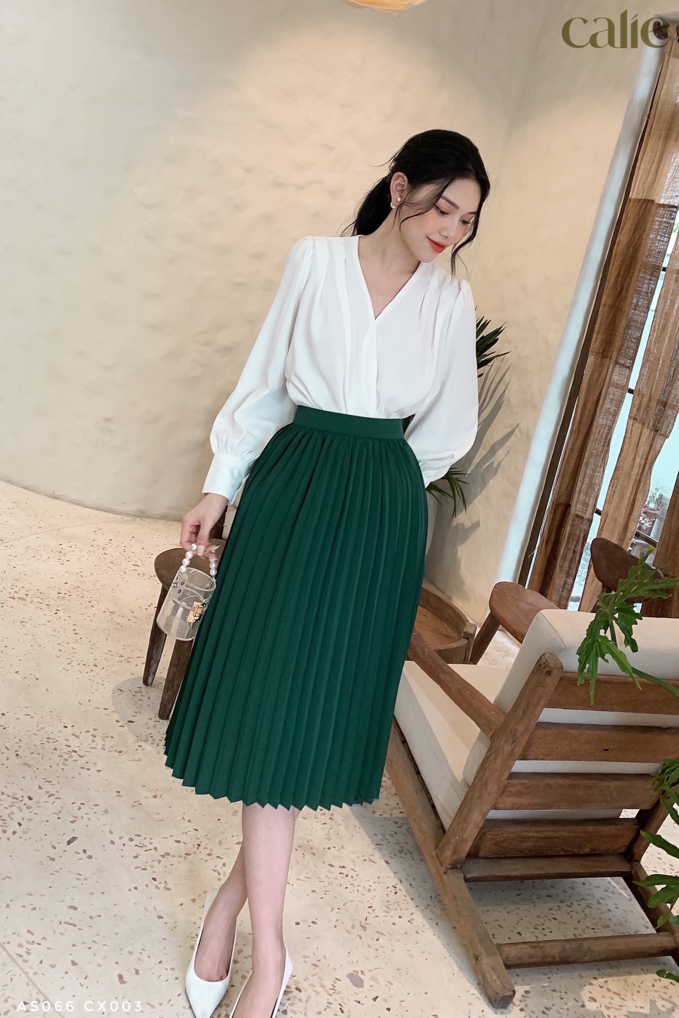 Chân váy xòe xếp ly thanh lịch