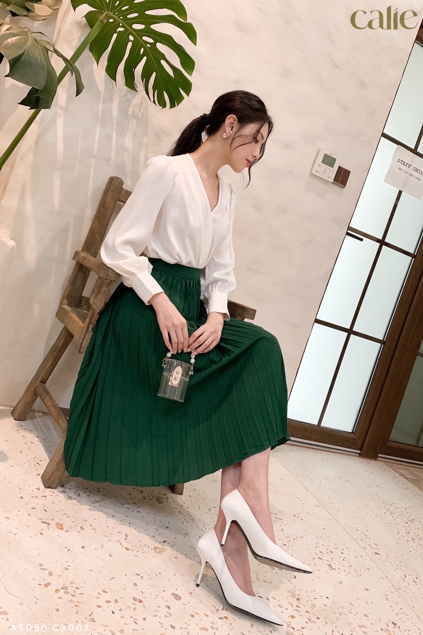 Chân váy xòe xếp ly thanh lịch
