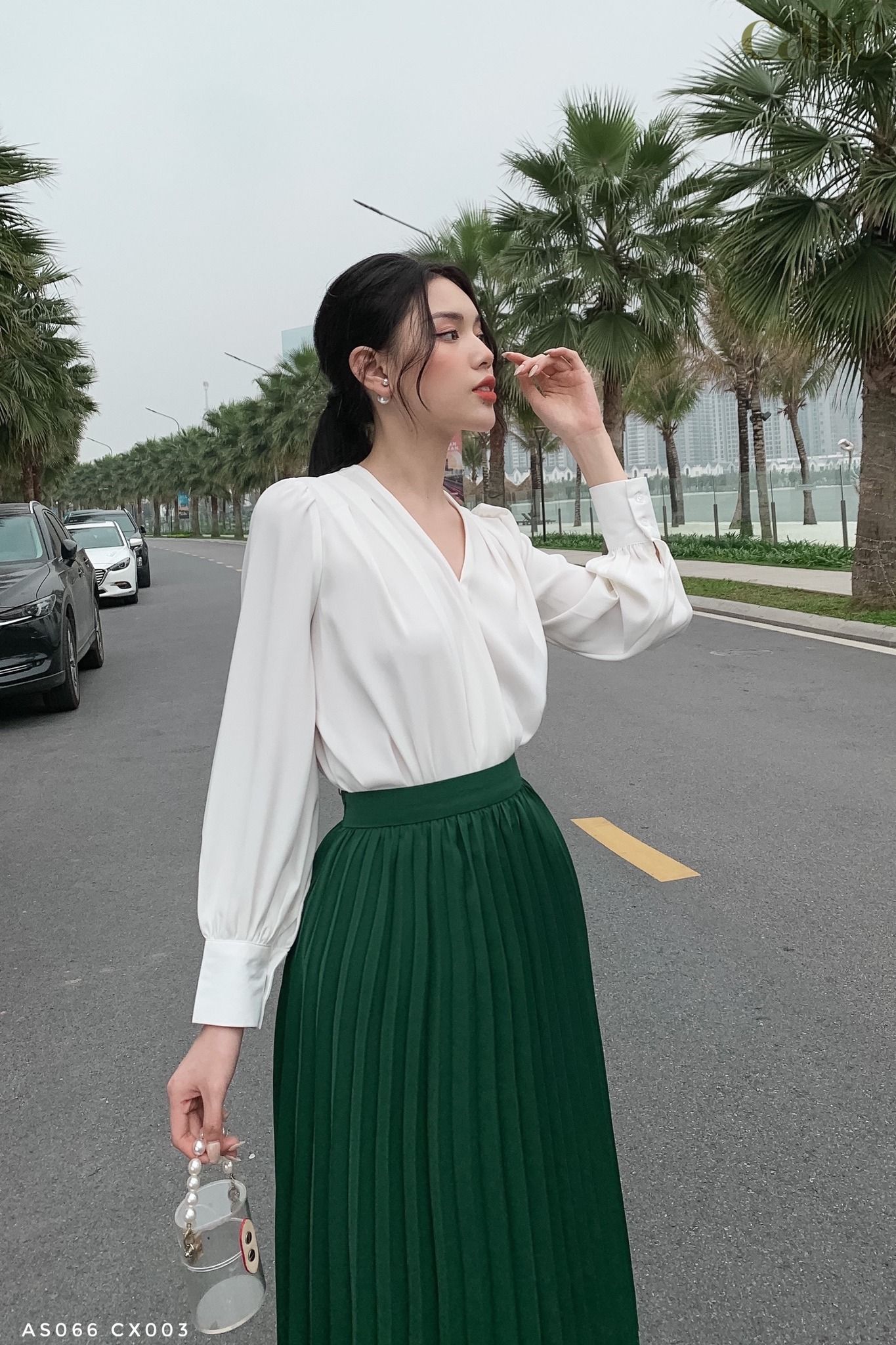 Chân váy xòe xếp ly thanh lịch