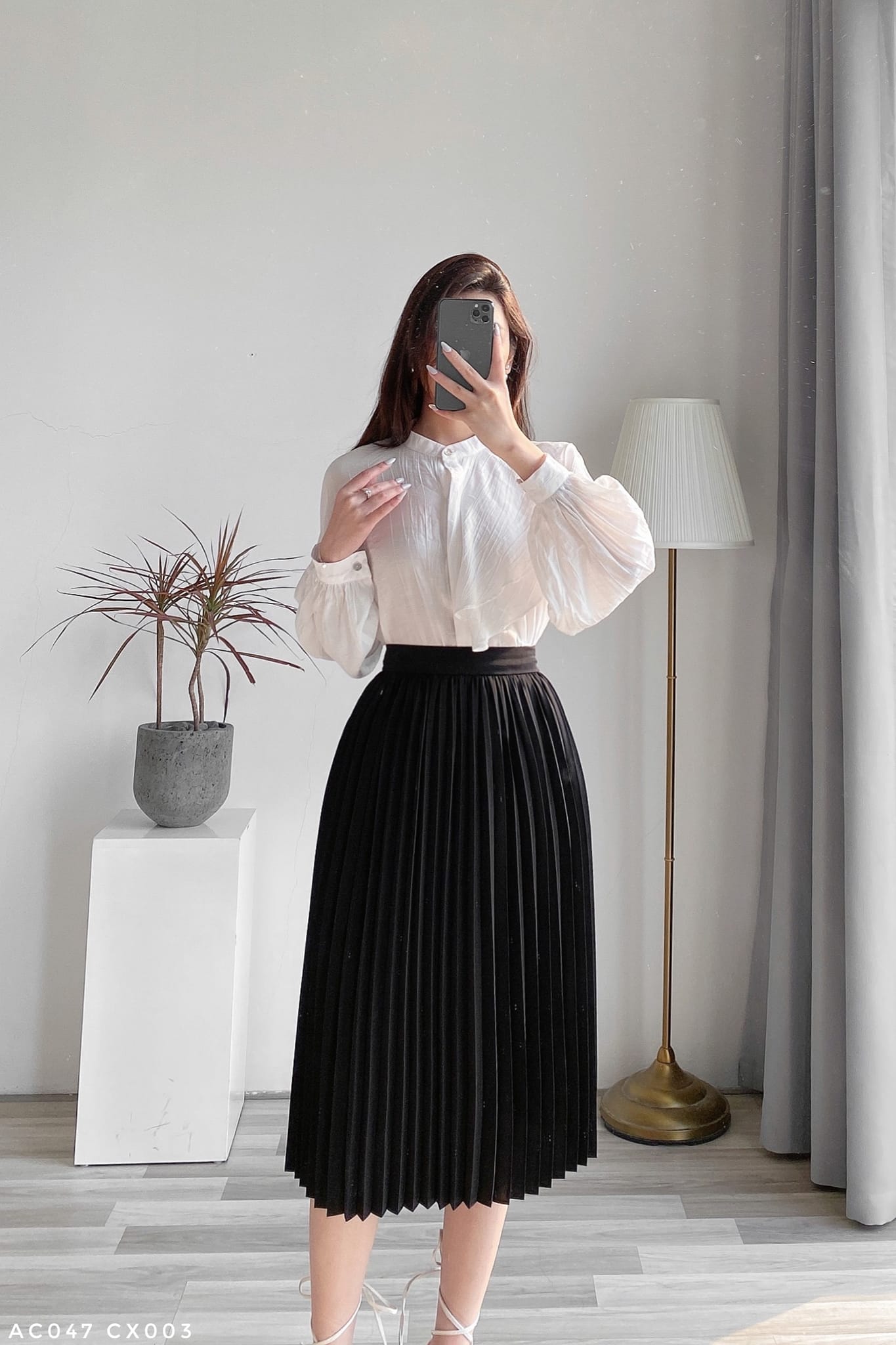 Chân váy xòe xếp ly thanh lịch