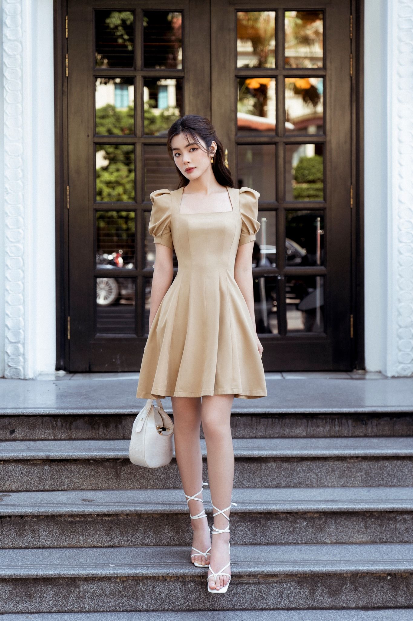 Váy dáng xòe cổ thang tay bồng nữ tính