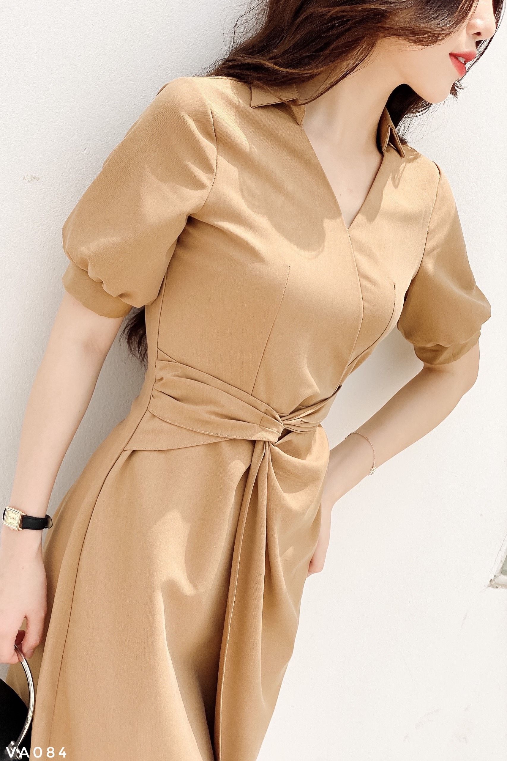Váy dáng A cổ đức xoắn eo thanh lịch