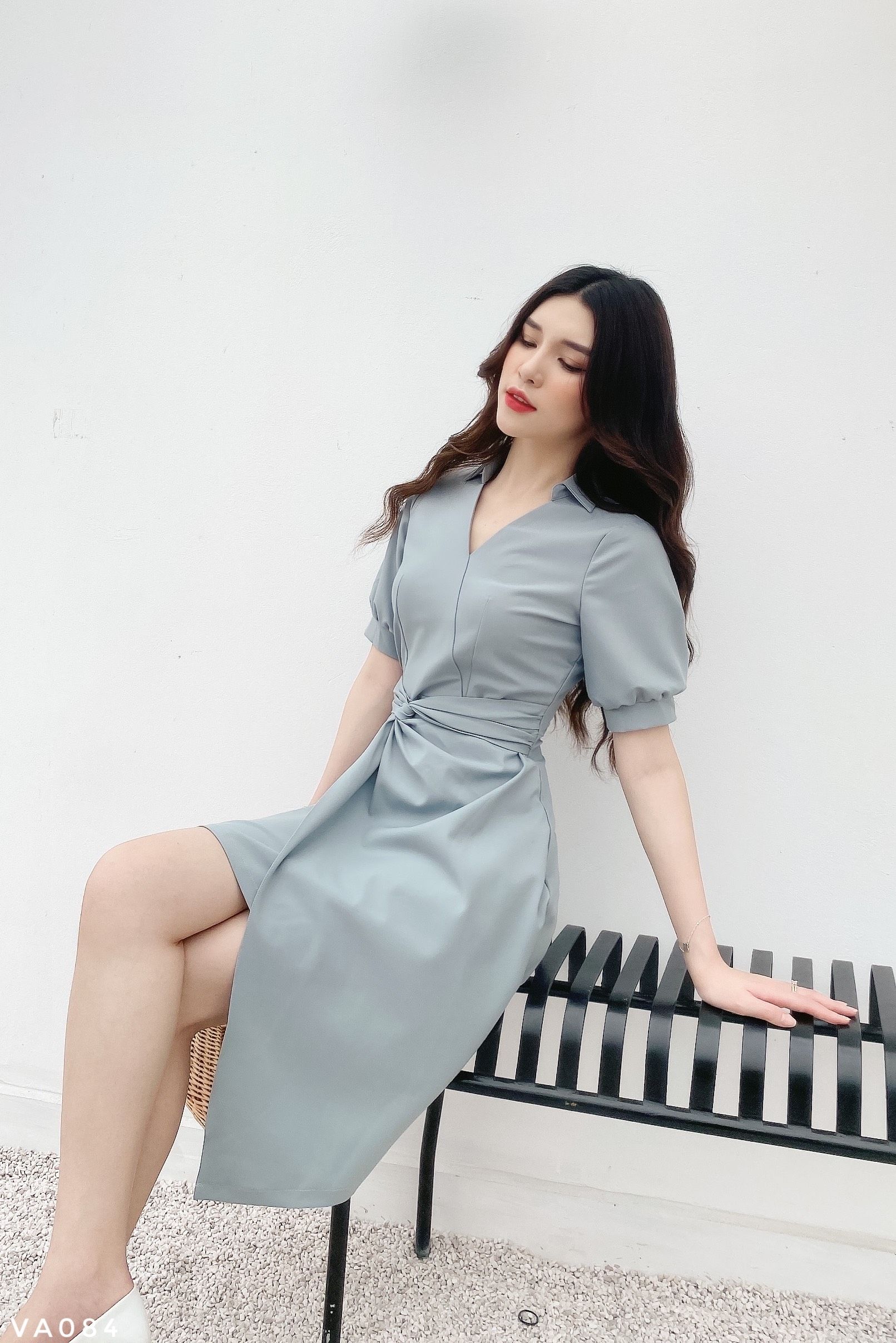 Váy dáng A cổ đức xoắn eo thanh lịch