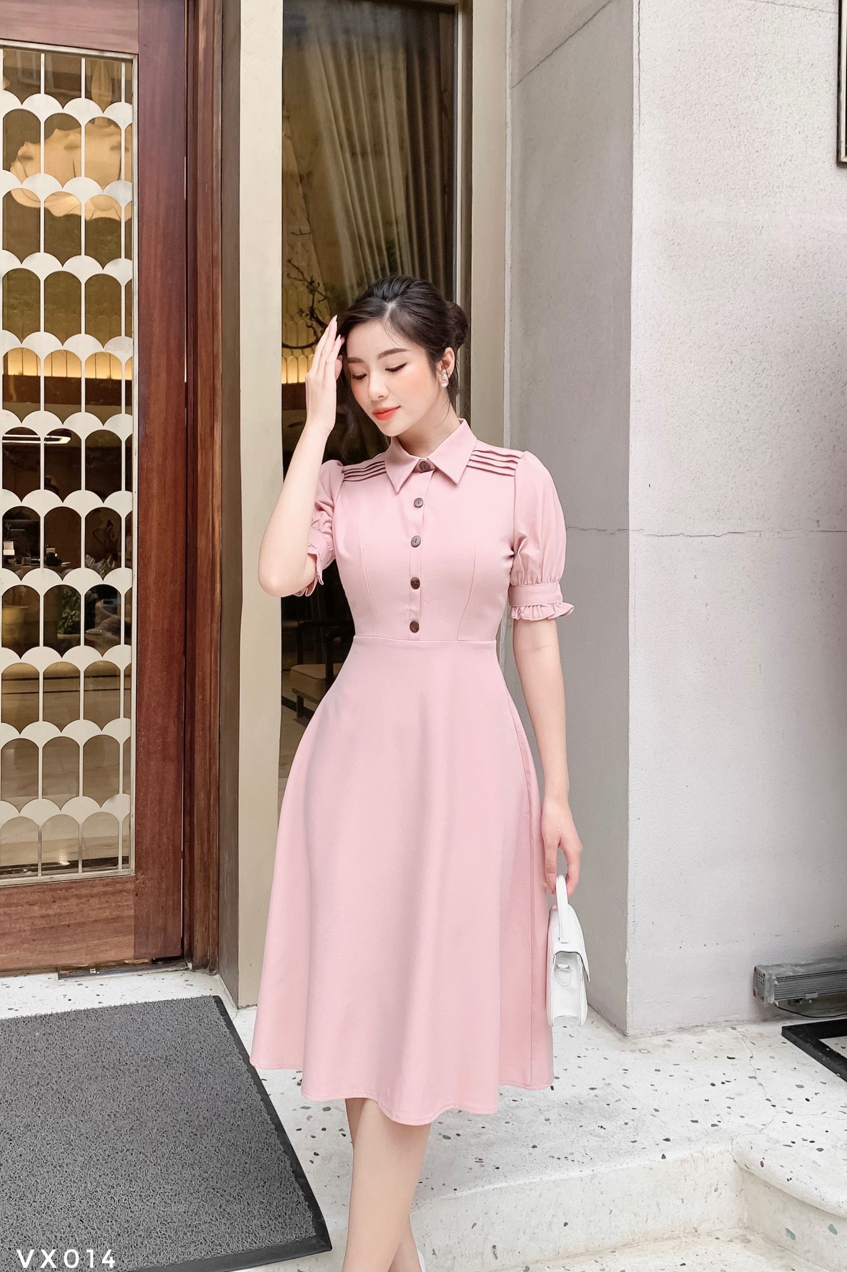 Váy dáng xòe xếp ly vai trẻ trung
