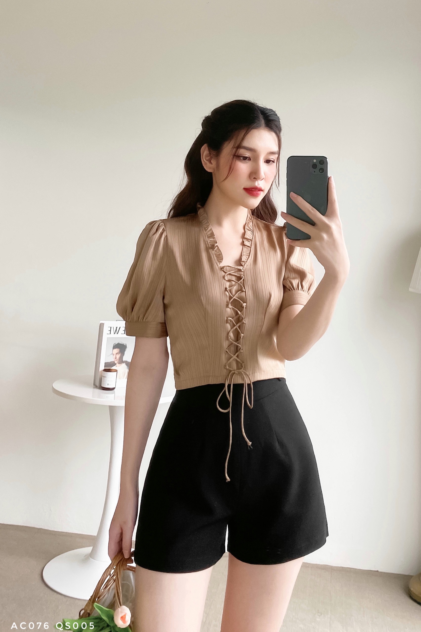Áo croptop cổ bèo đan dây trẻ trung