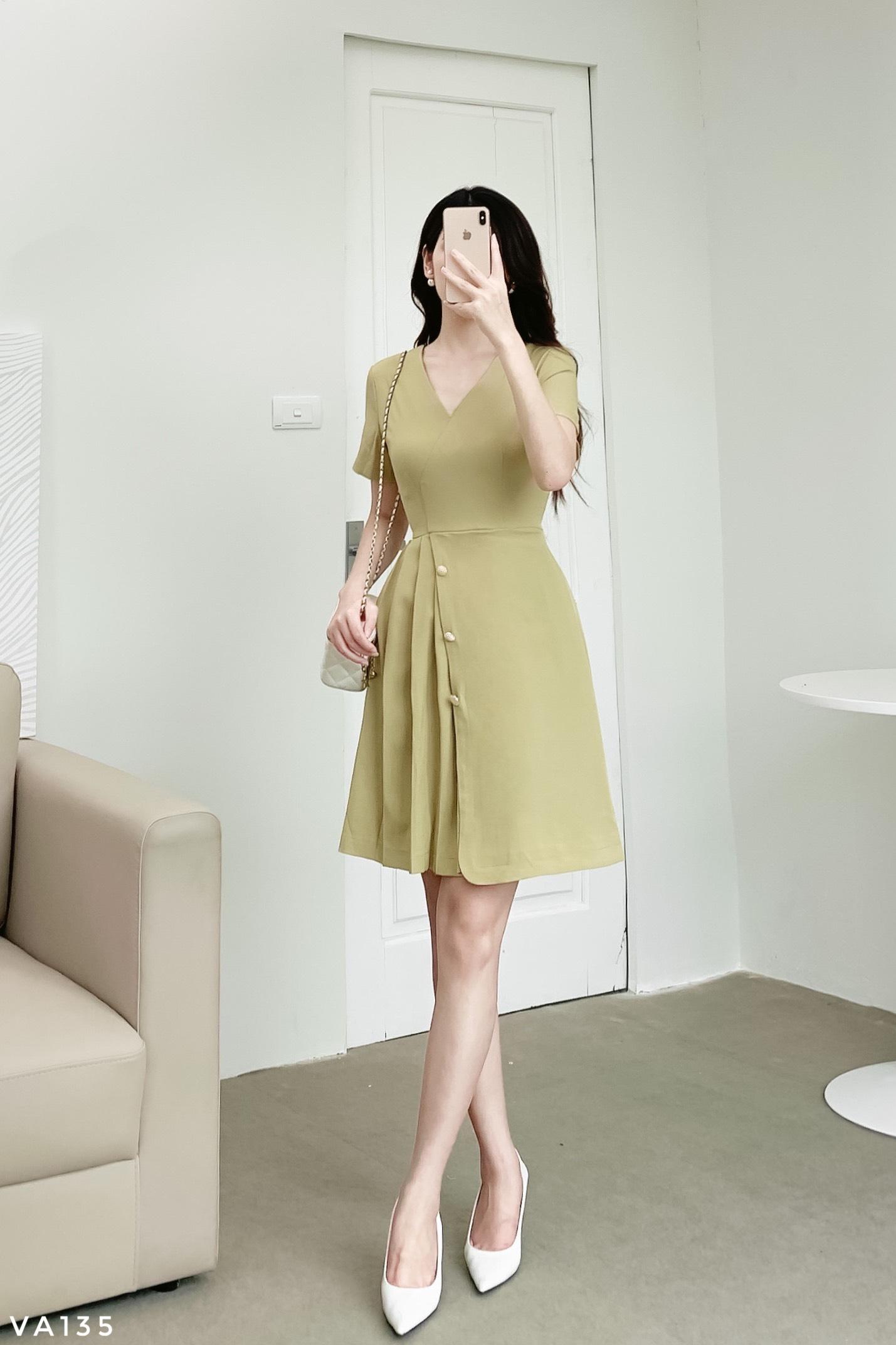 Váy dáng A phối xếp ly thanh lịch