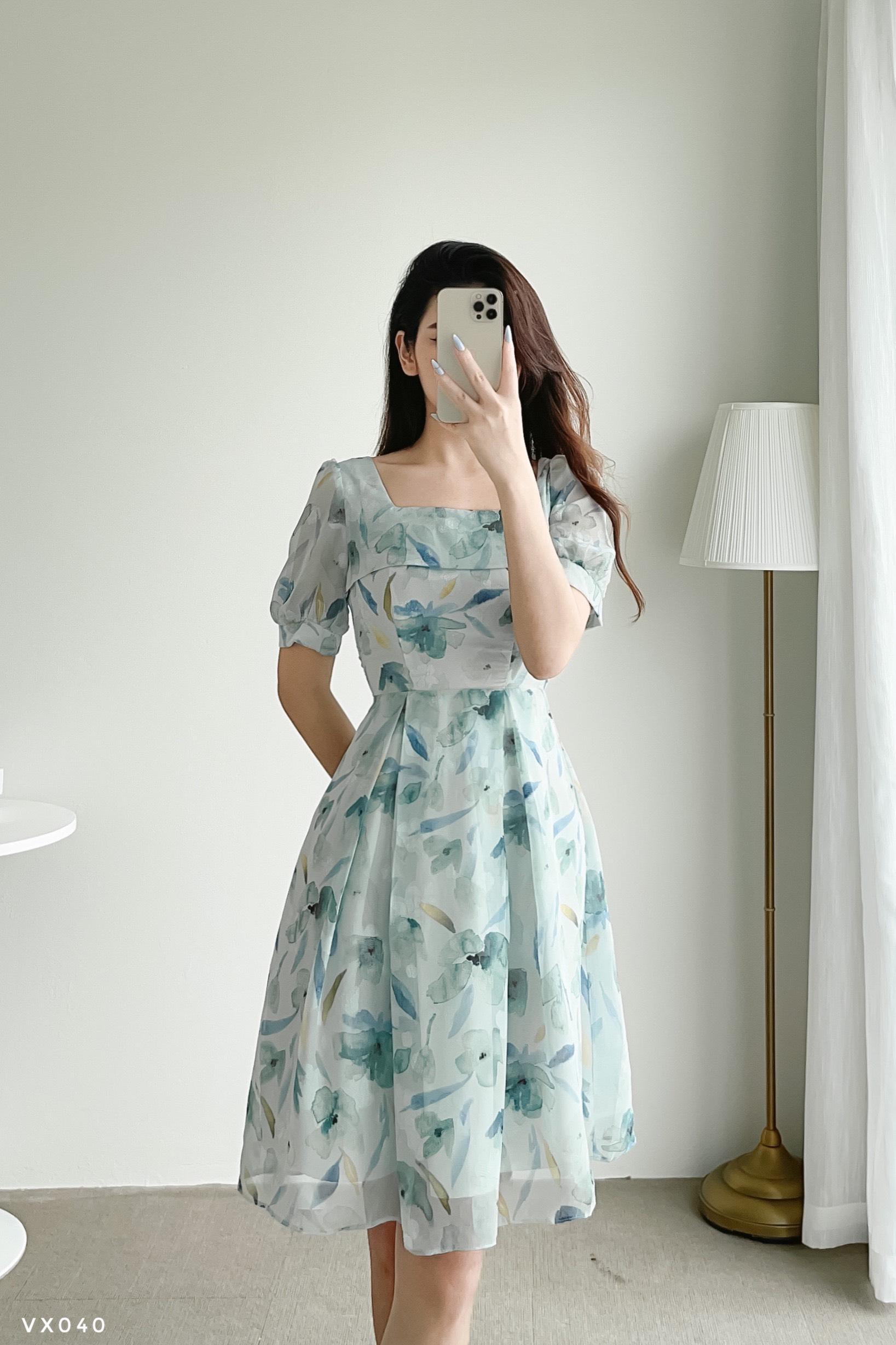 Váy tơ hoa cổ vuông tay bồng nữ tính