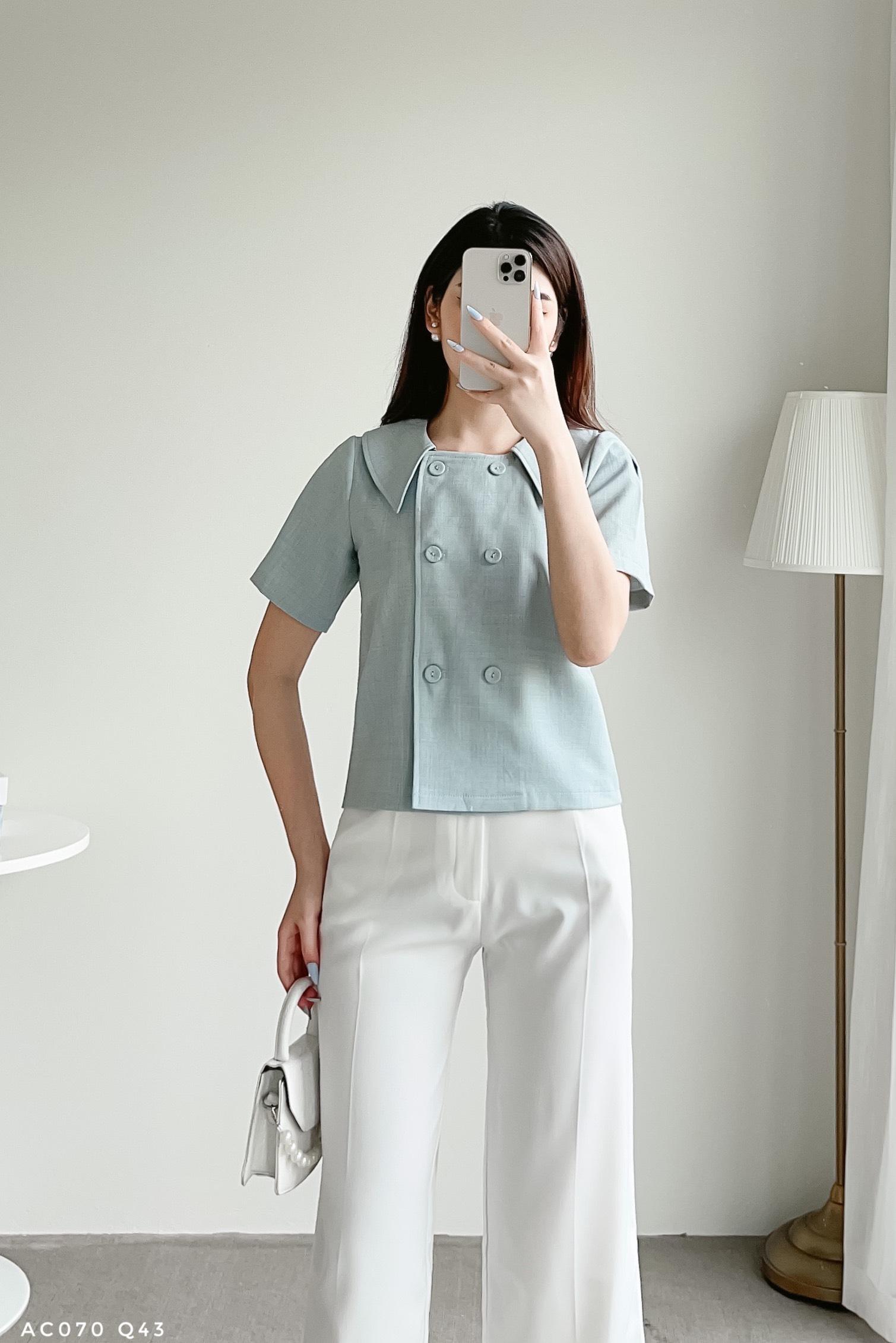 Áo croptop cách điệu phối cúc bọc trẻ trung
