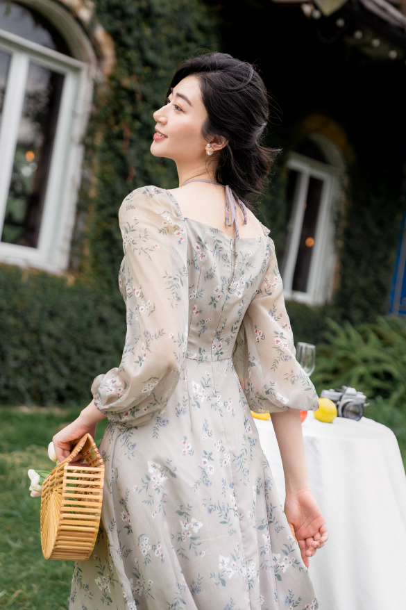 Váy hoa xòe nhún ngực tay bồng tiểu thư