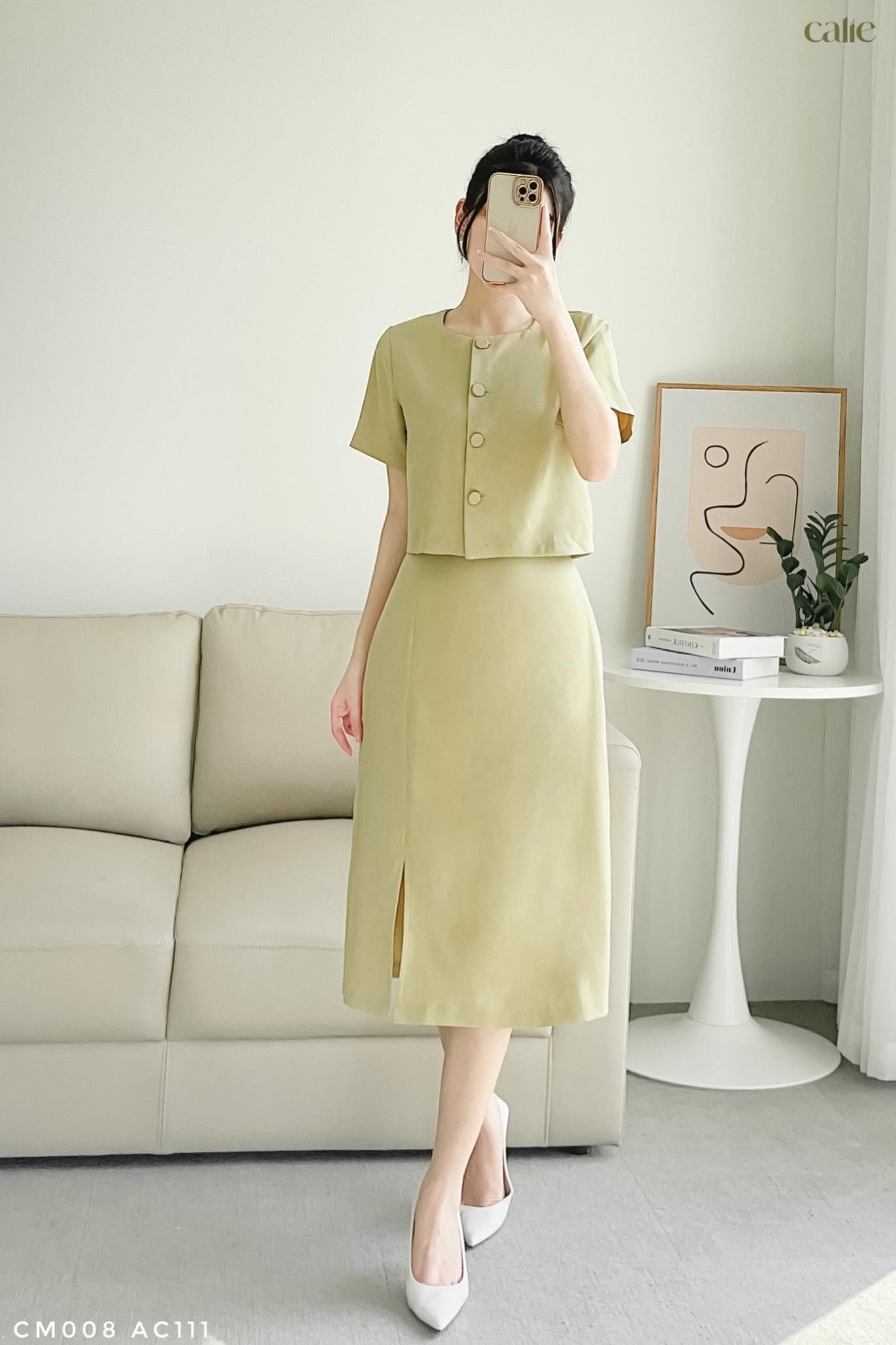 Áo croptop phối cúc bọc thanh lịch