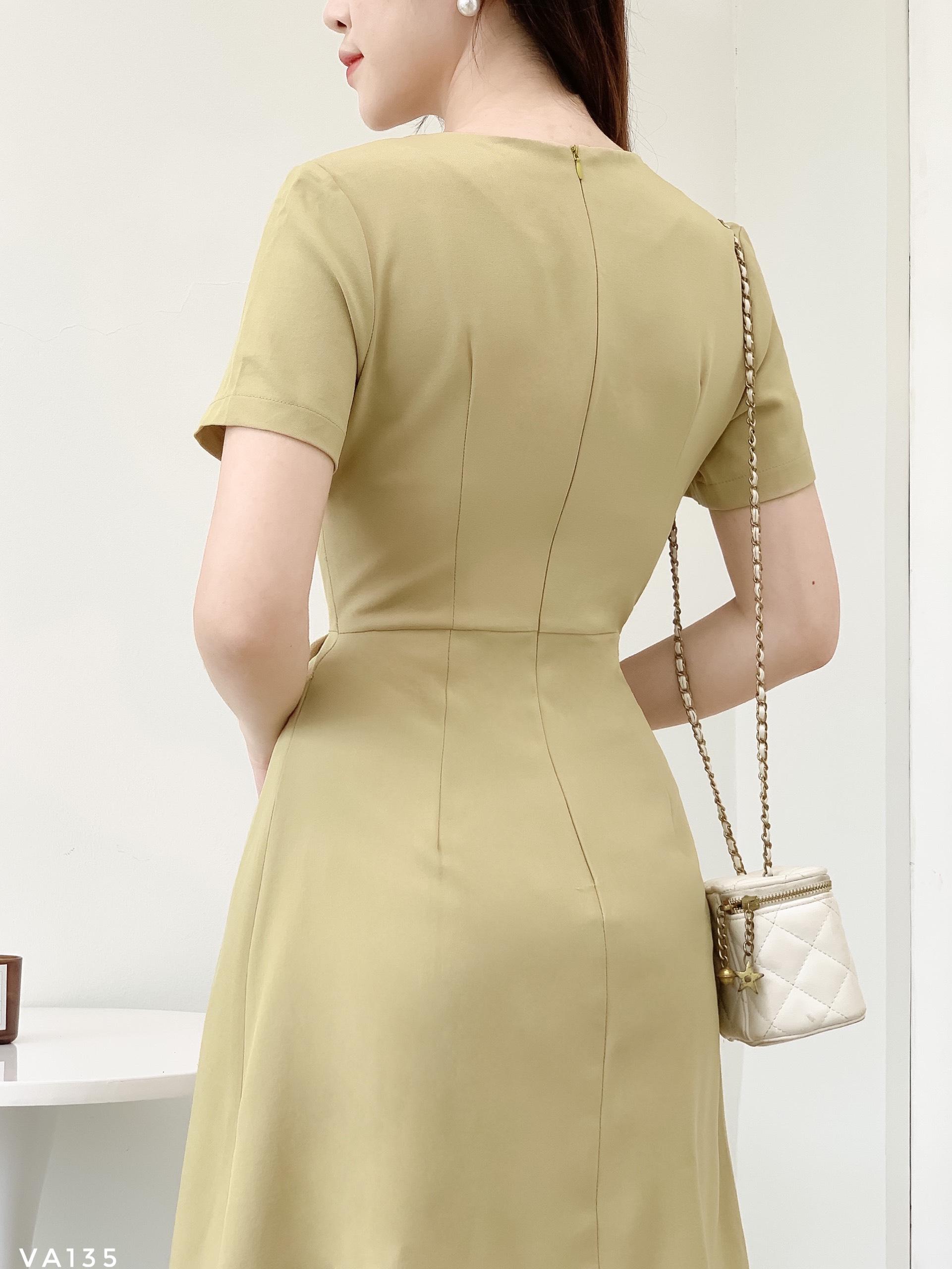 Váy dáng A phối xếp ly thanh lịch