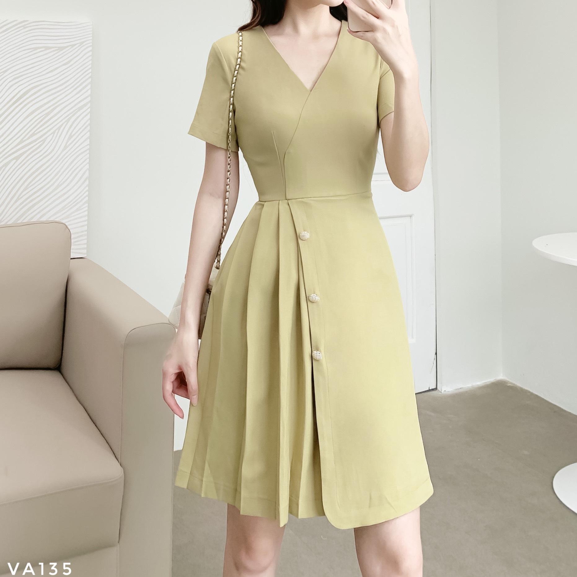 Váy dáng A phối xếp ly thanh lịch