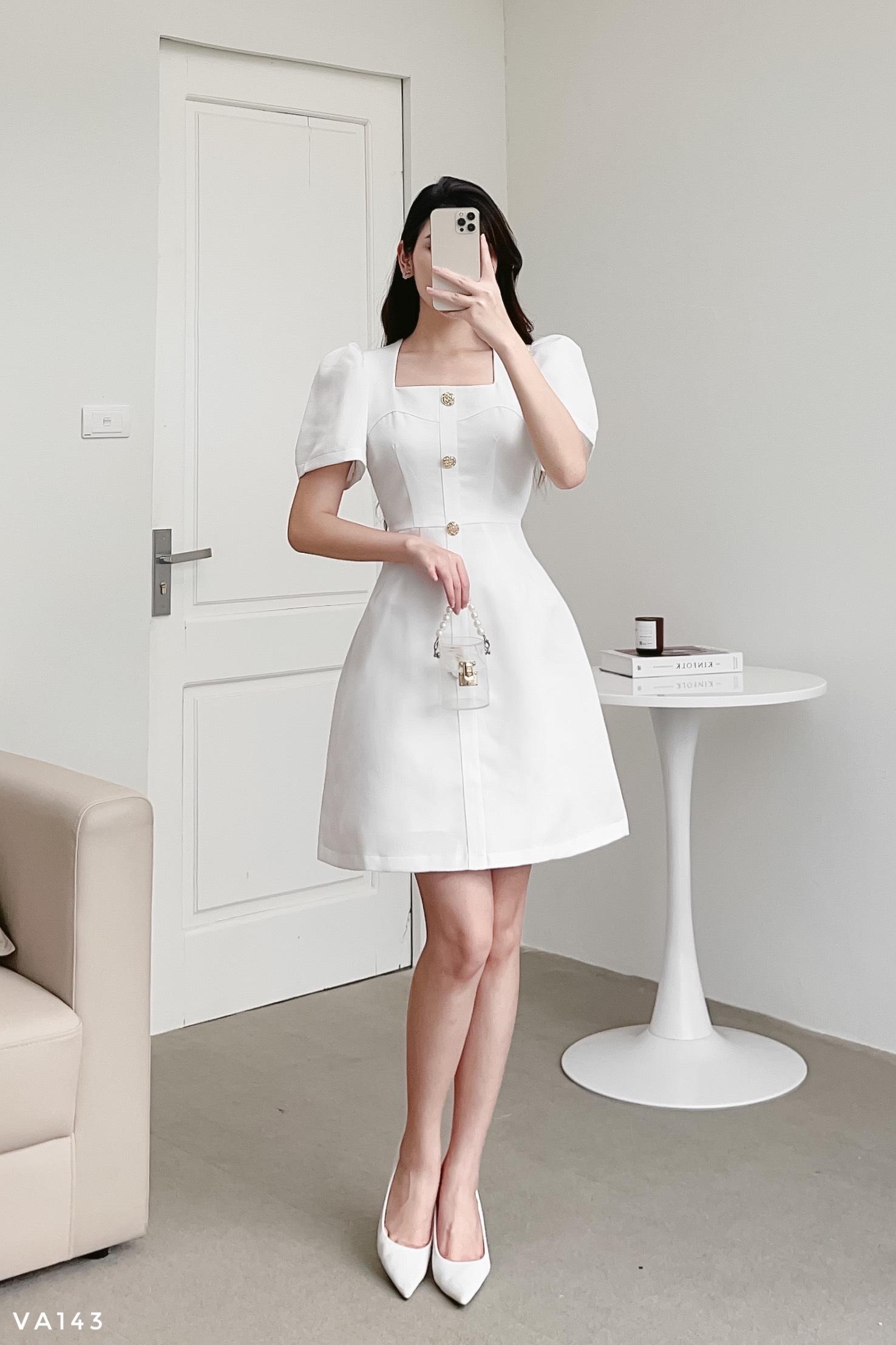 Váy dáng A cổ thang phối cúc đồng sang chảnh