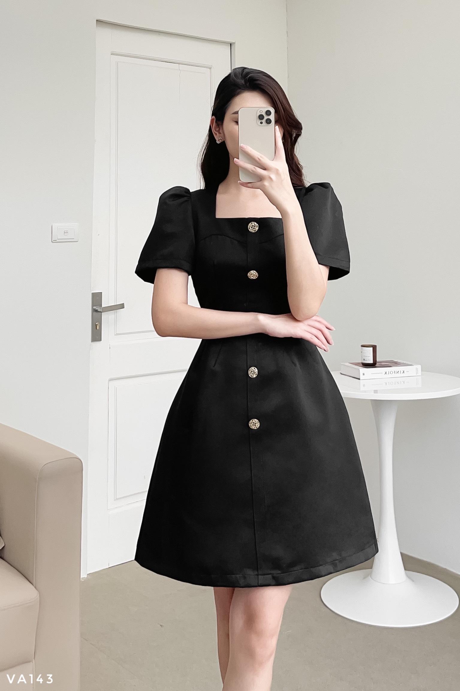 Váy dáng A cổ thang phối cúc đồng sang chảnh