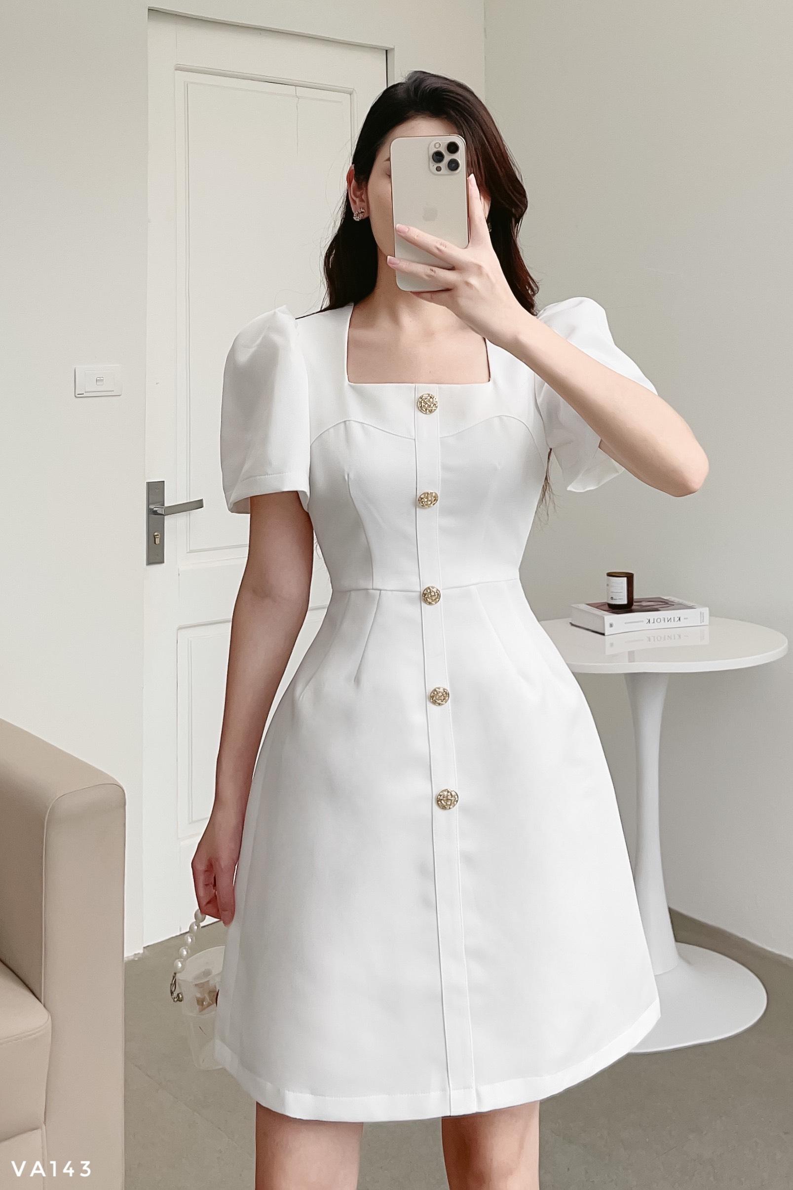 Váy dáng A cổ thang phối cúc đồng sang chảnh