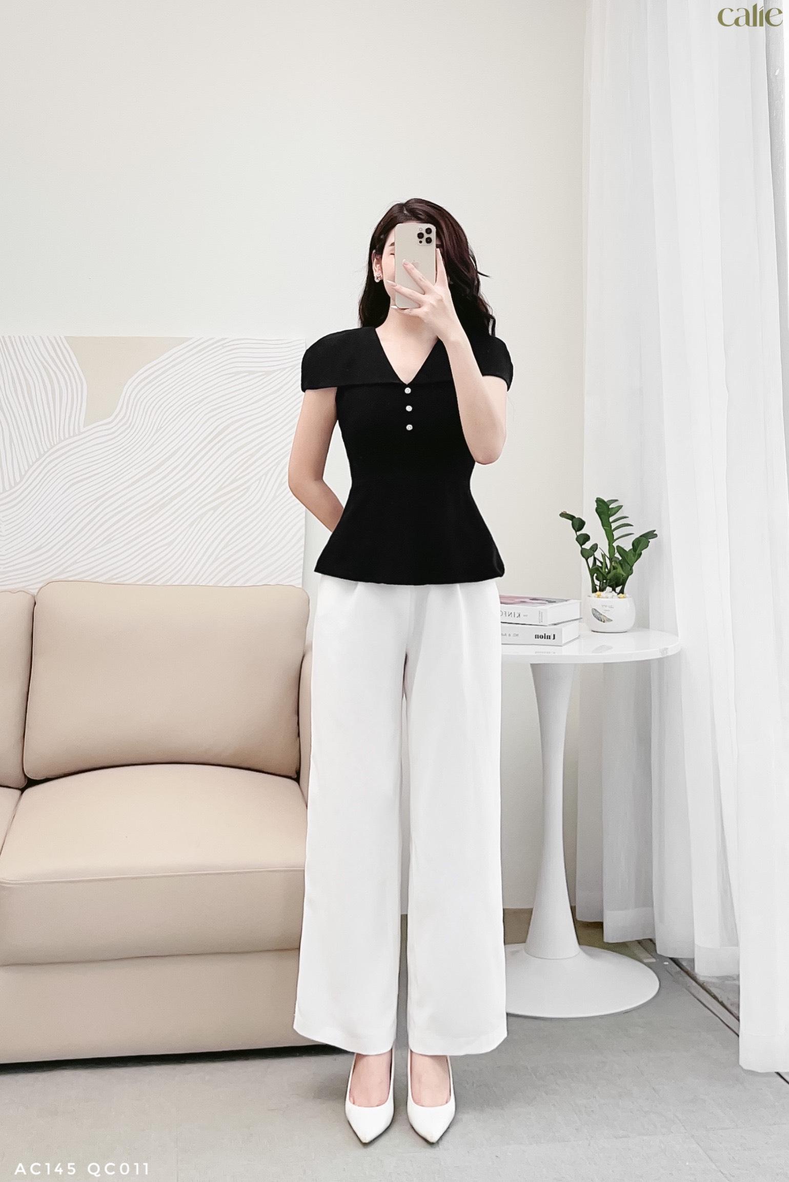 Áo cách điệu cổ V đính cúc đá sang chảnh