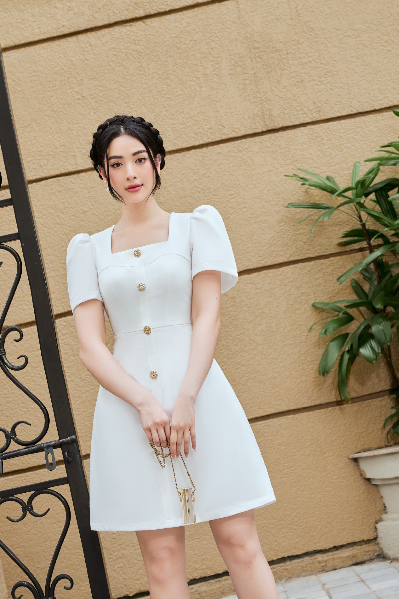 Váy dáng A cổ thang phối cúc đồng sang chảnh
