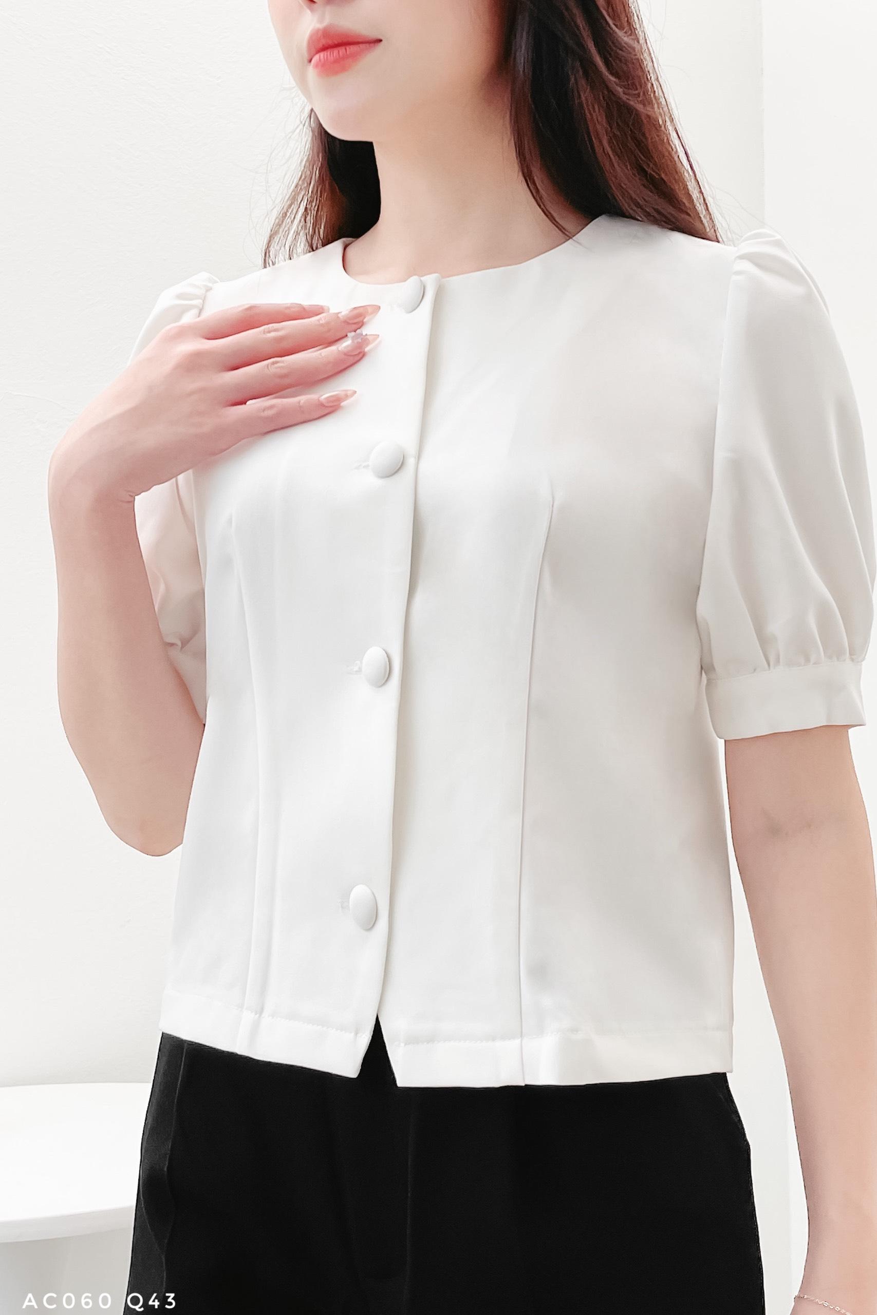 Áo croptop phối cúc bọc trẻ trung