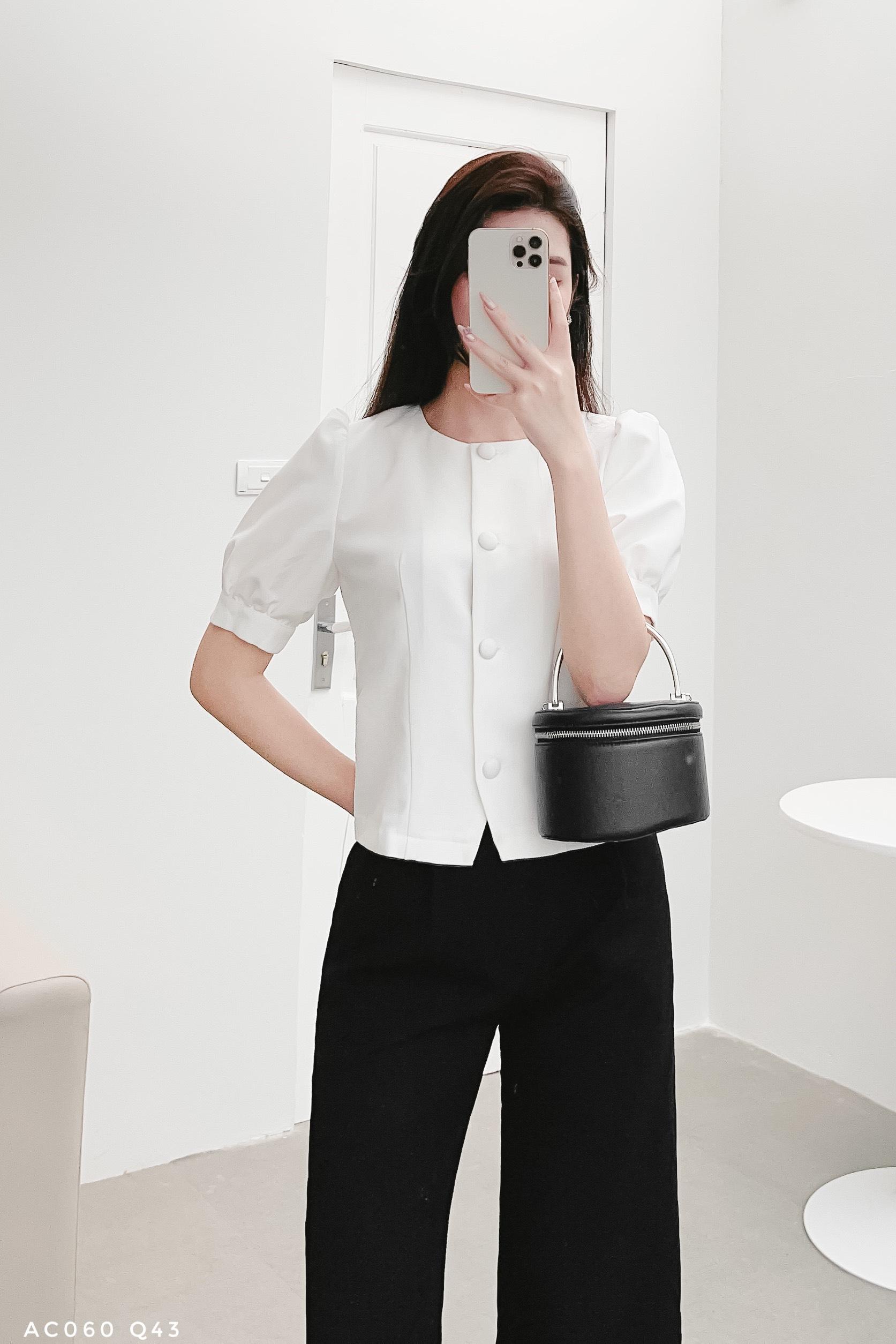 Áo croptop phối cúc bọc trẻ trung