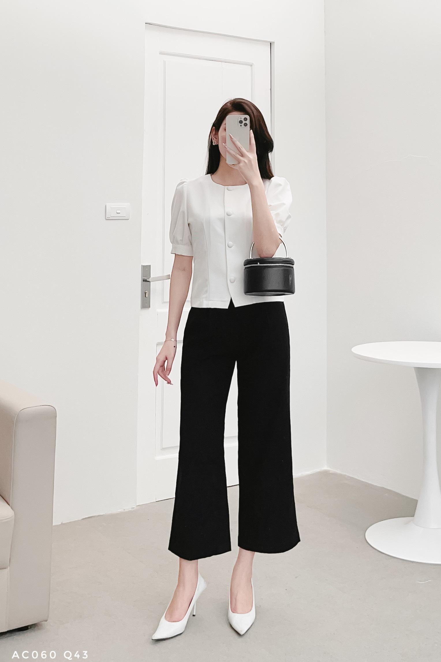 Áo croptop phối cúc bọc trẻ trung