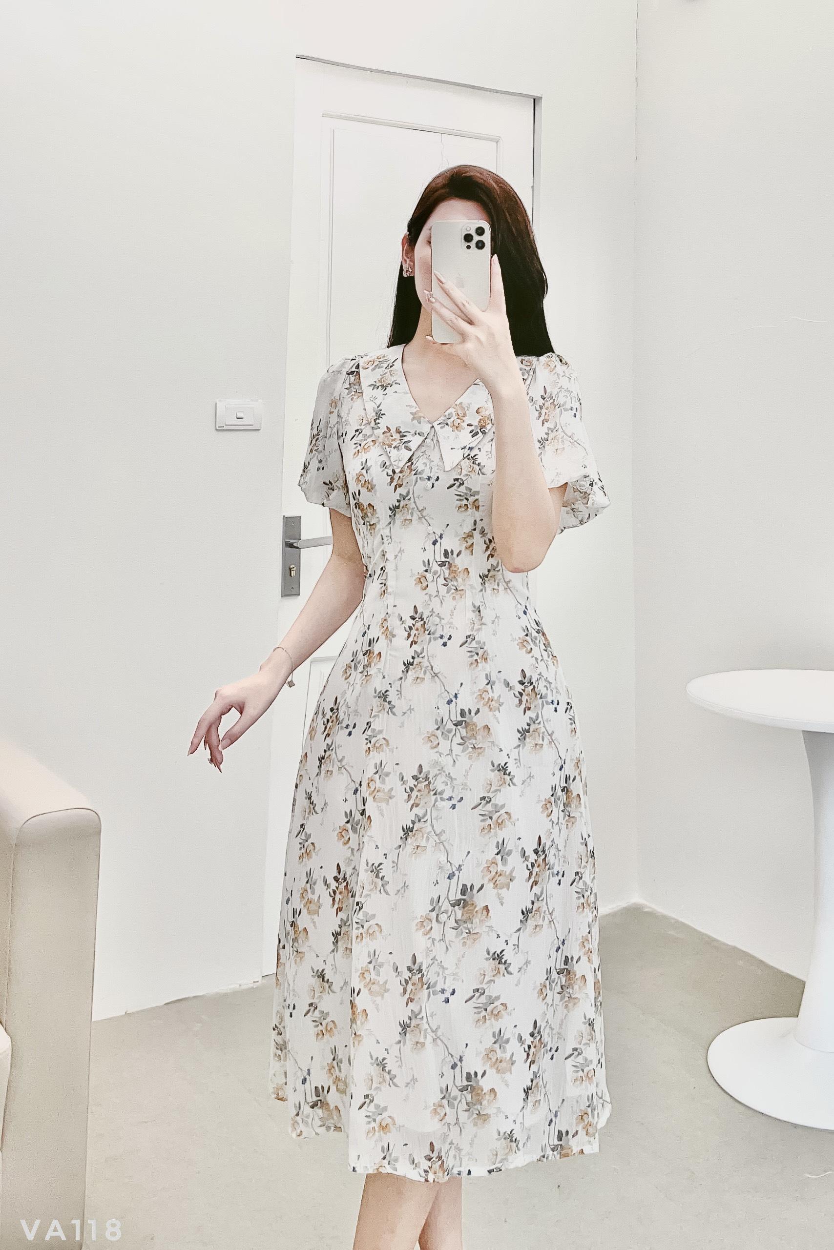 Váy dáng A phối cúc trai nữ tính