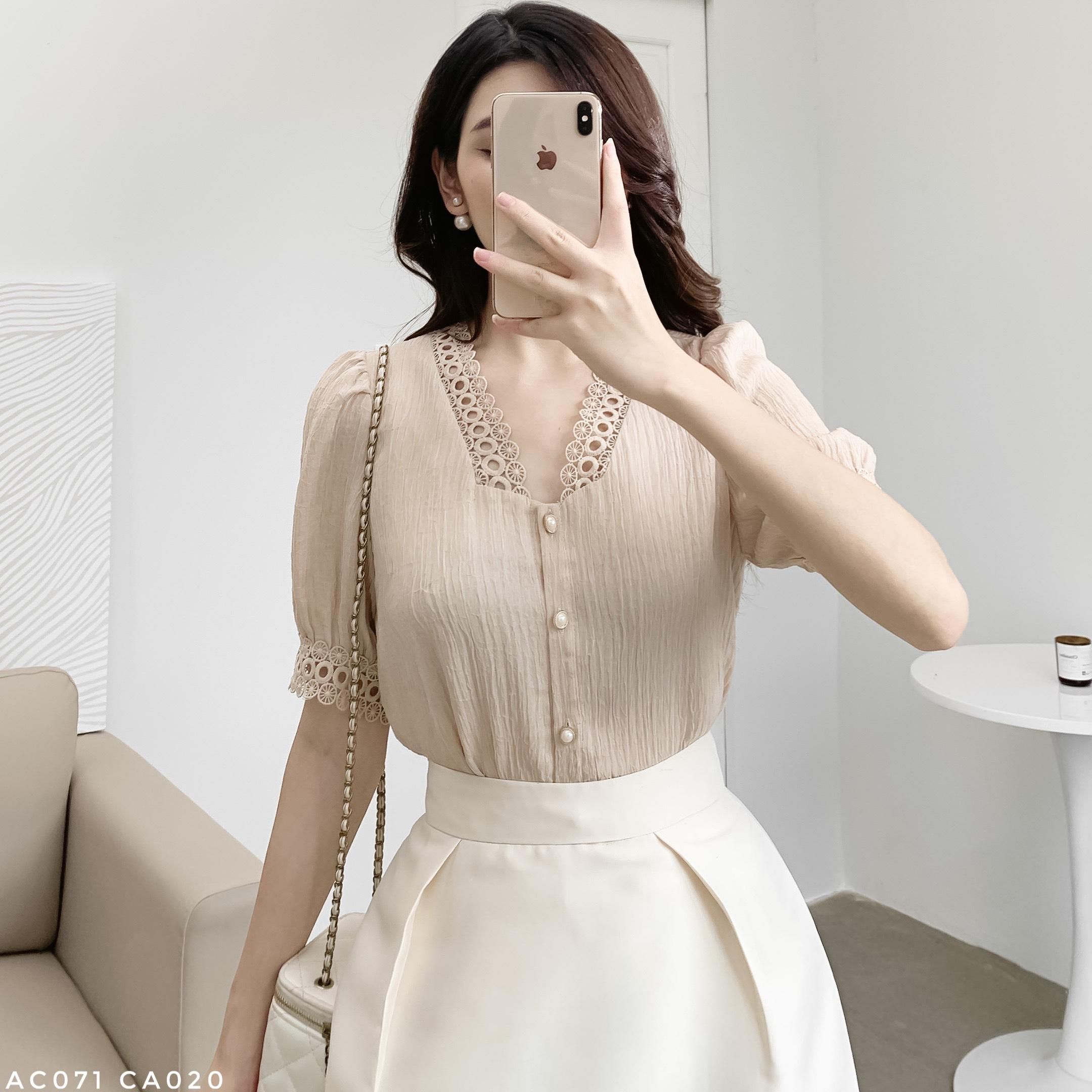 Áo cổ vuông phối ren trẻ trung