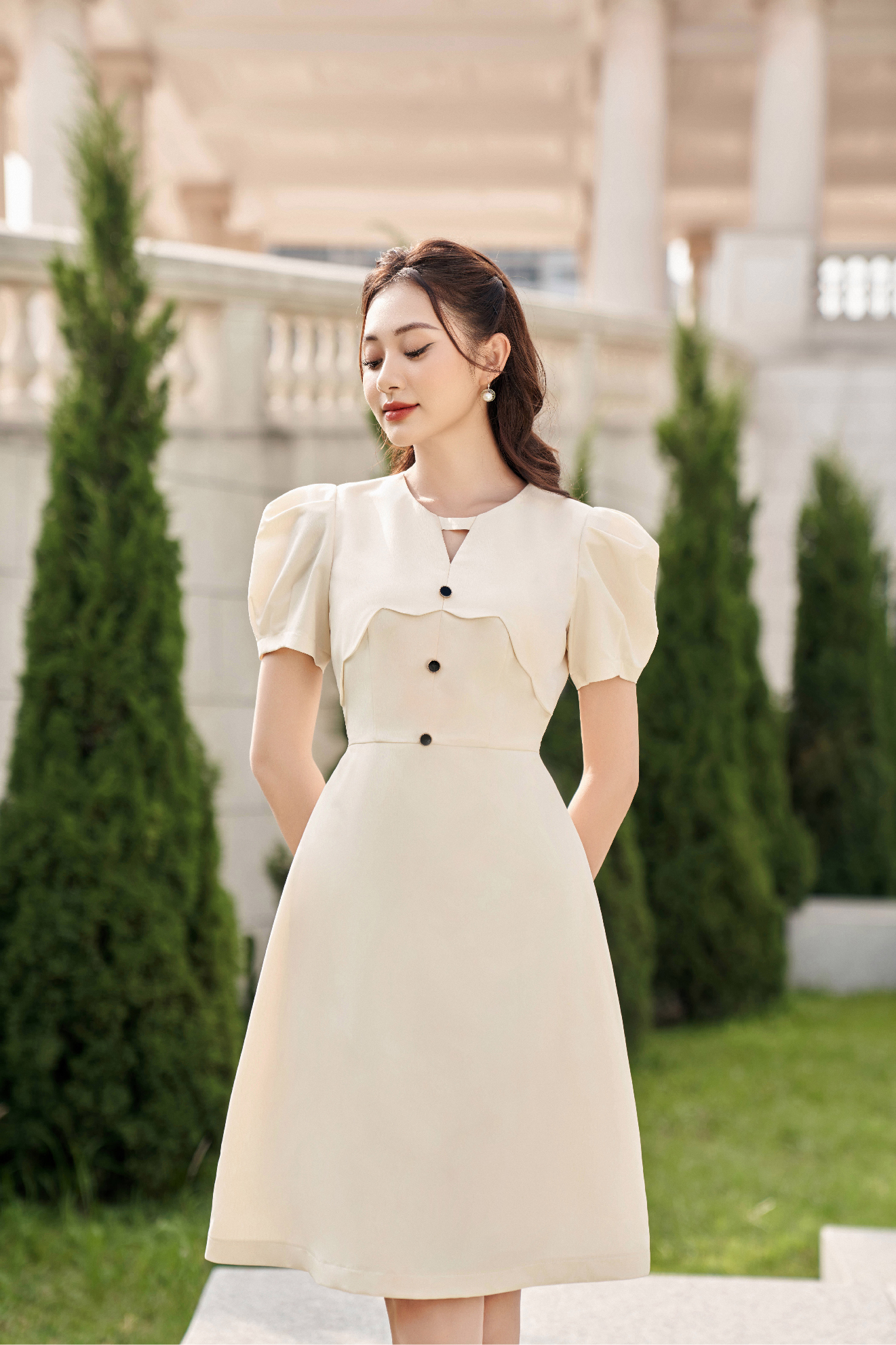 Váy dáng A cổ cách điệu tay bồng nữ tính