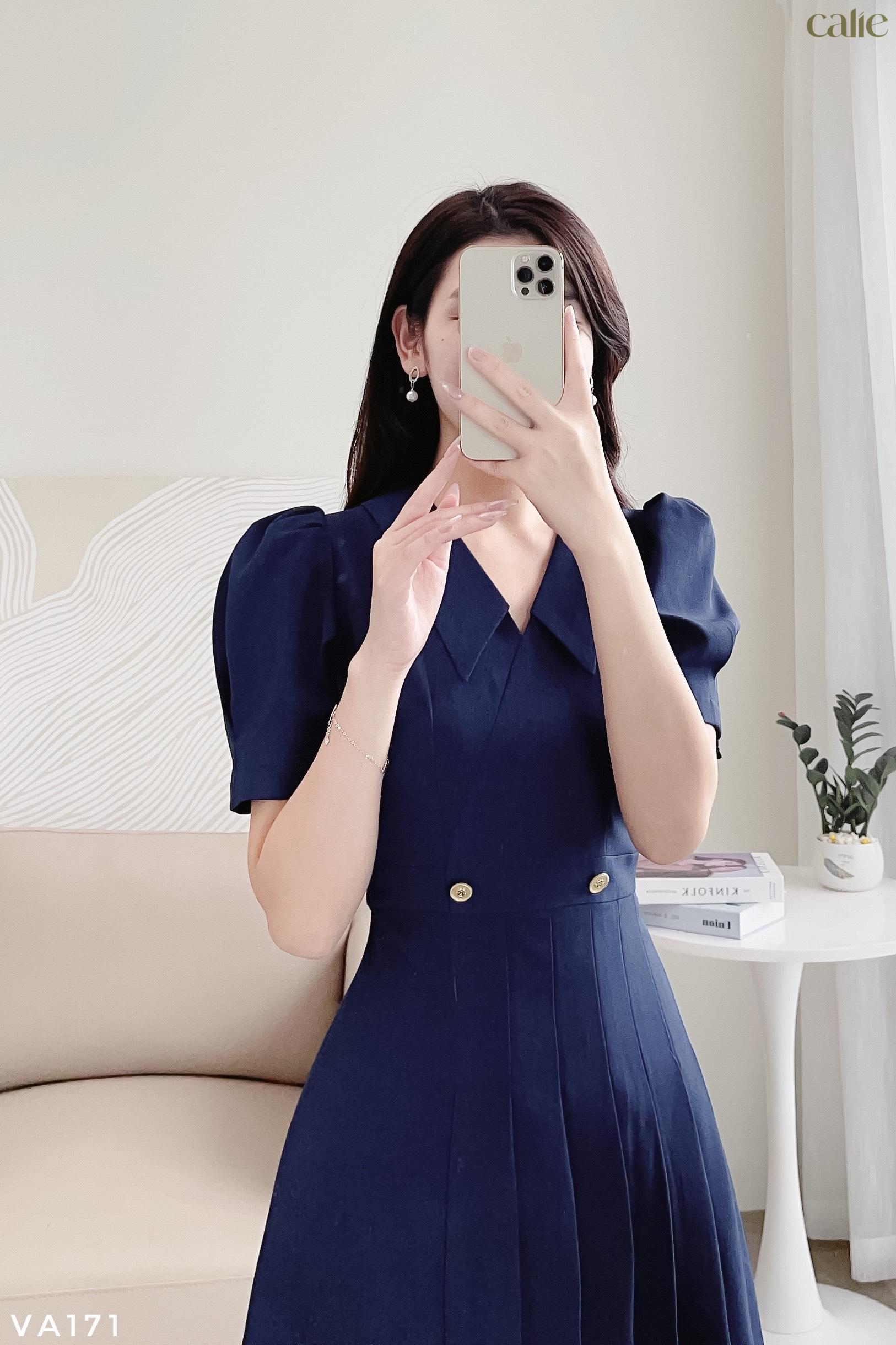 Váy dáng A xếp ly phối cúc đồng thanh lịch