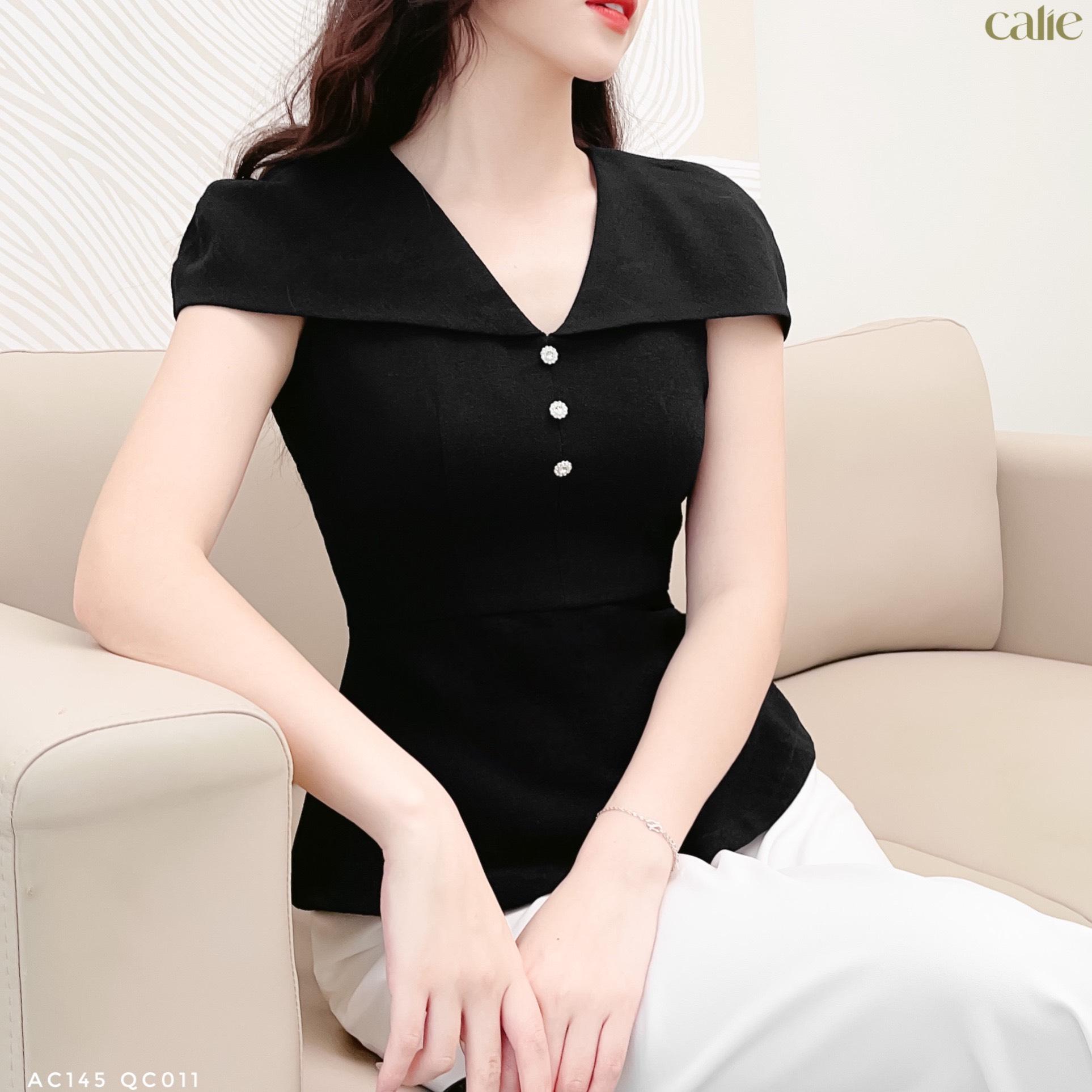 Áo cách điệu cổ V đính cúc đá sang chảnh