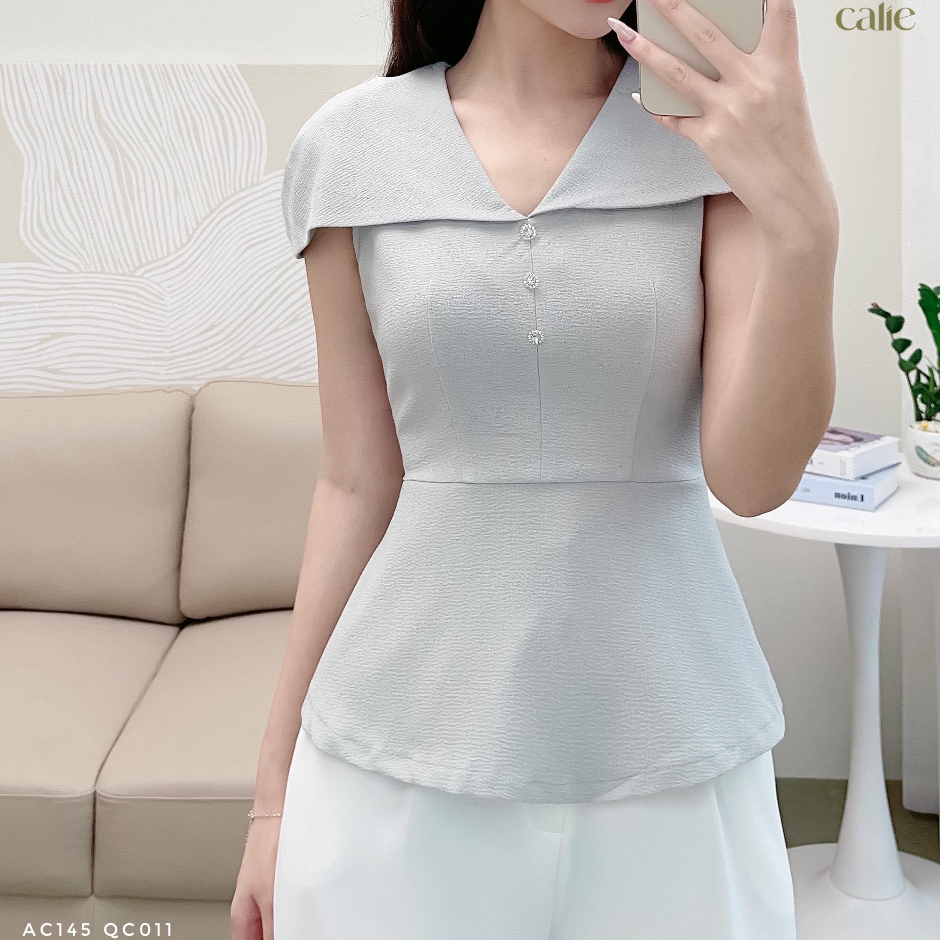 Áo cách điệu cổ V đính cúc đá sang chảnh