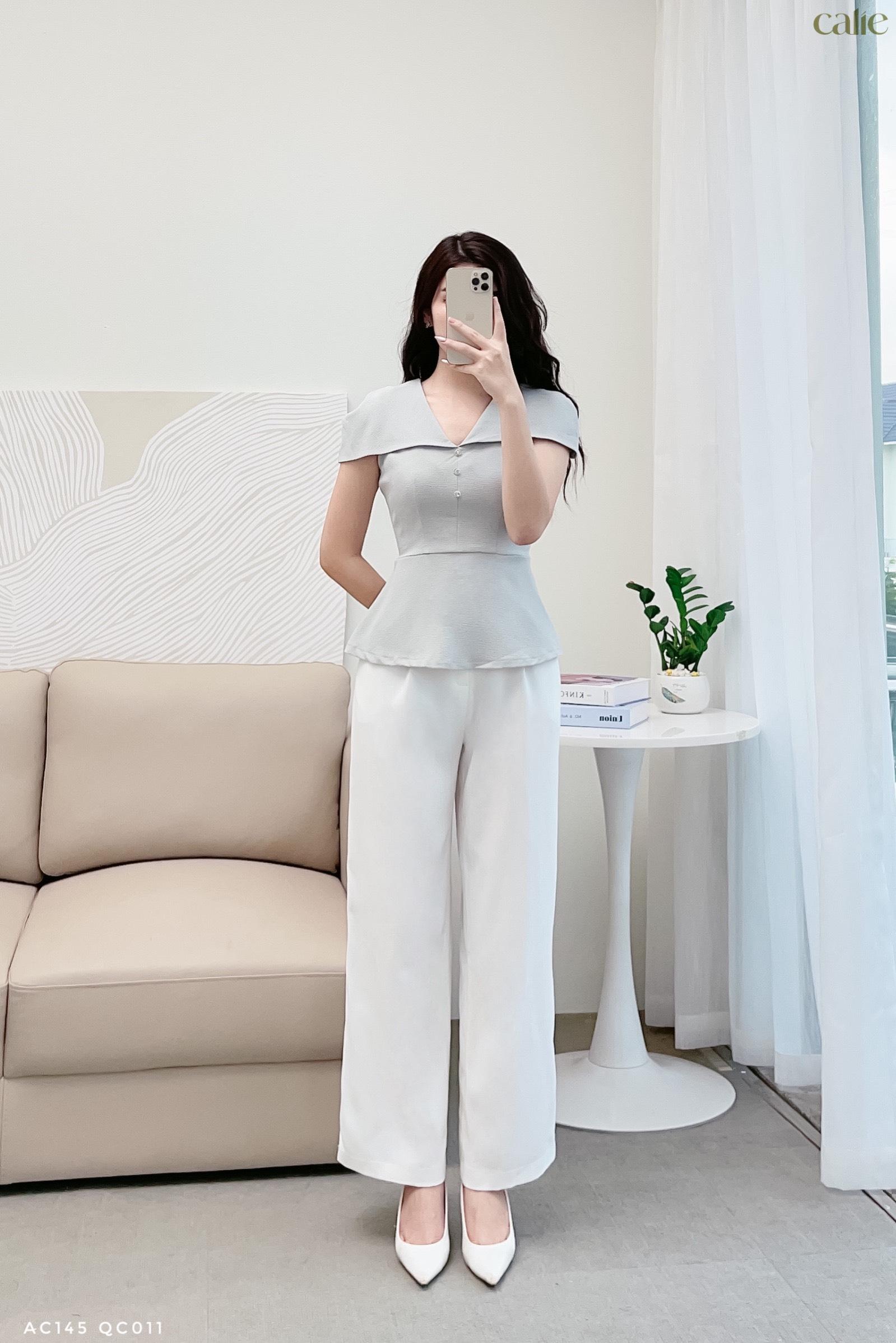 Áo cách điệu cổ V đính cúc đá sang chảnh
