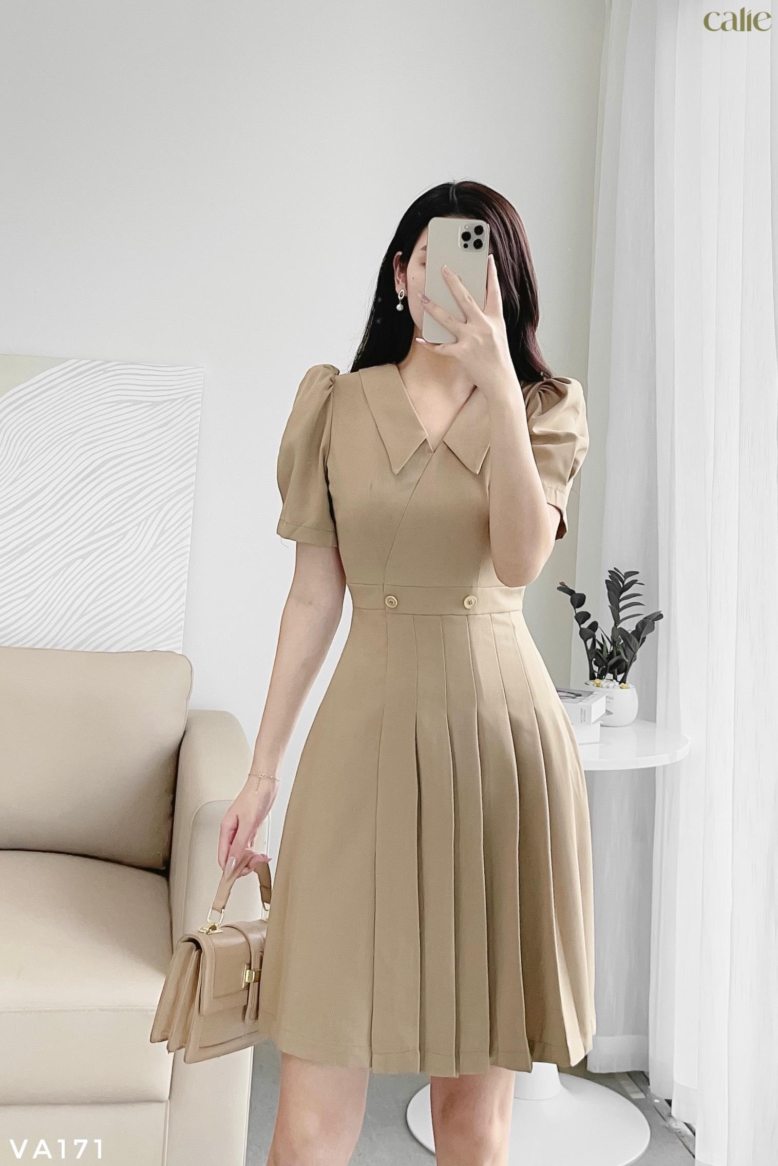 Váy dáng A xếp ly phối cúc đồng thanh lịch